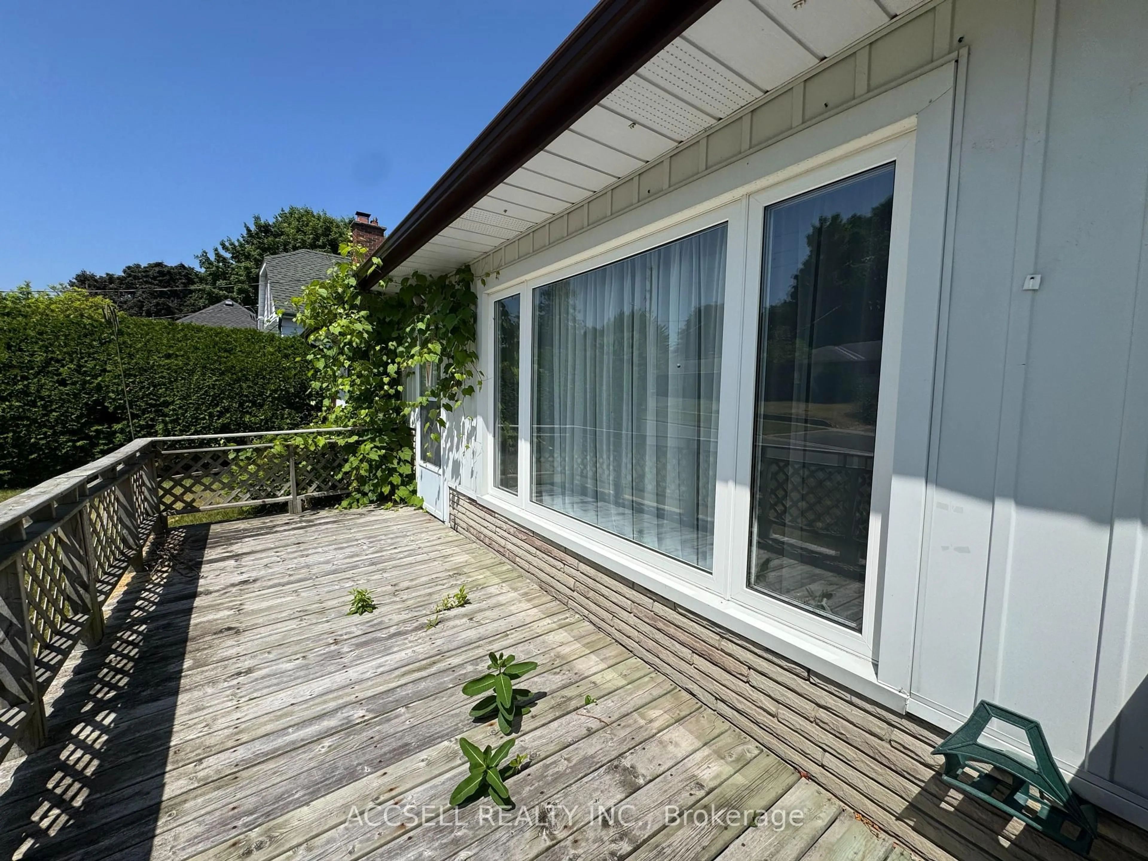Unknown for 24 Switzer Dr, Oshawa Ontario L1G 3J1