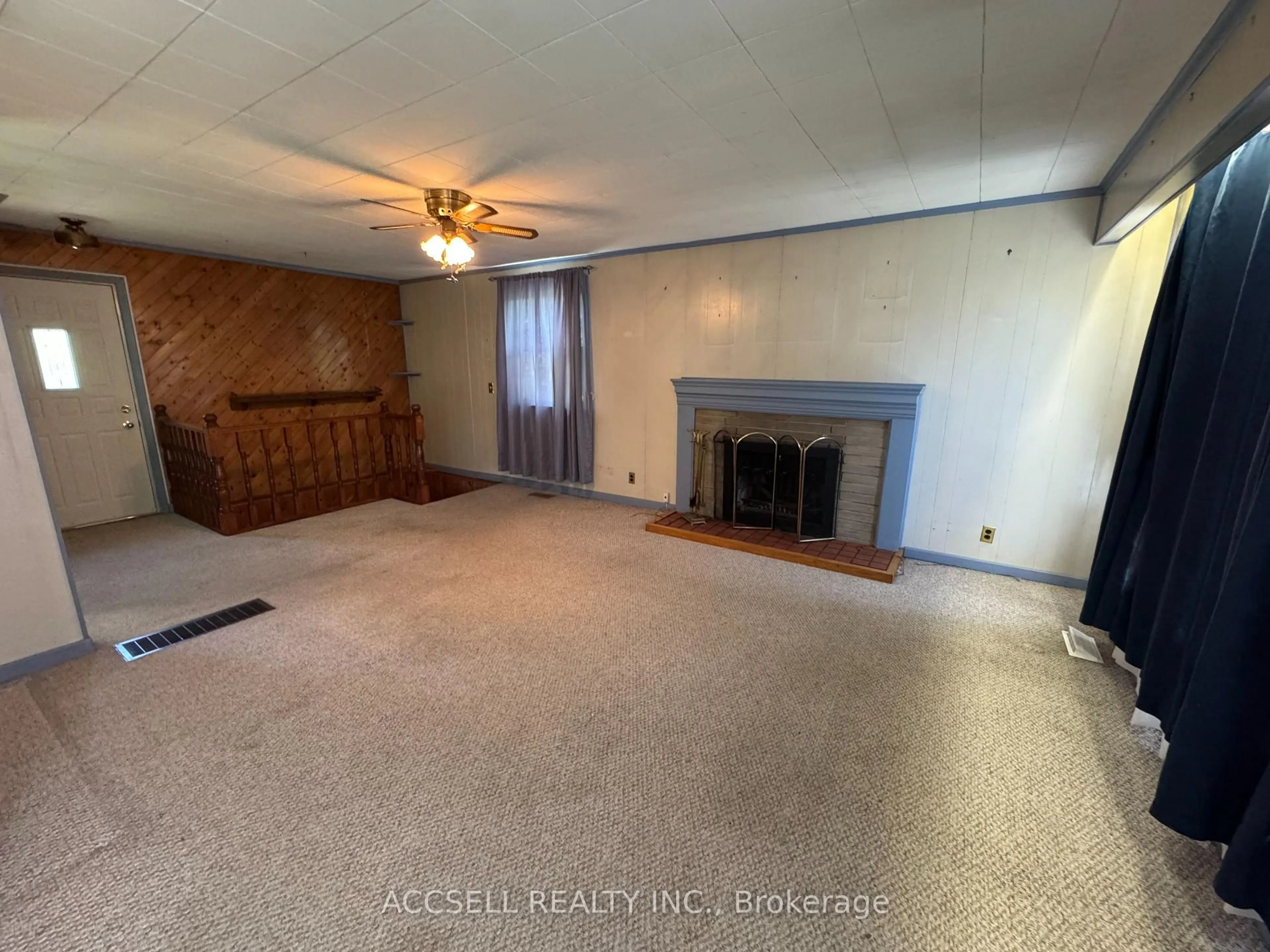 A pic of a room for 24 Switzer Dr, Oshawa Ontario L1G 3J1