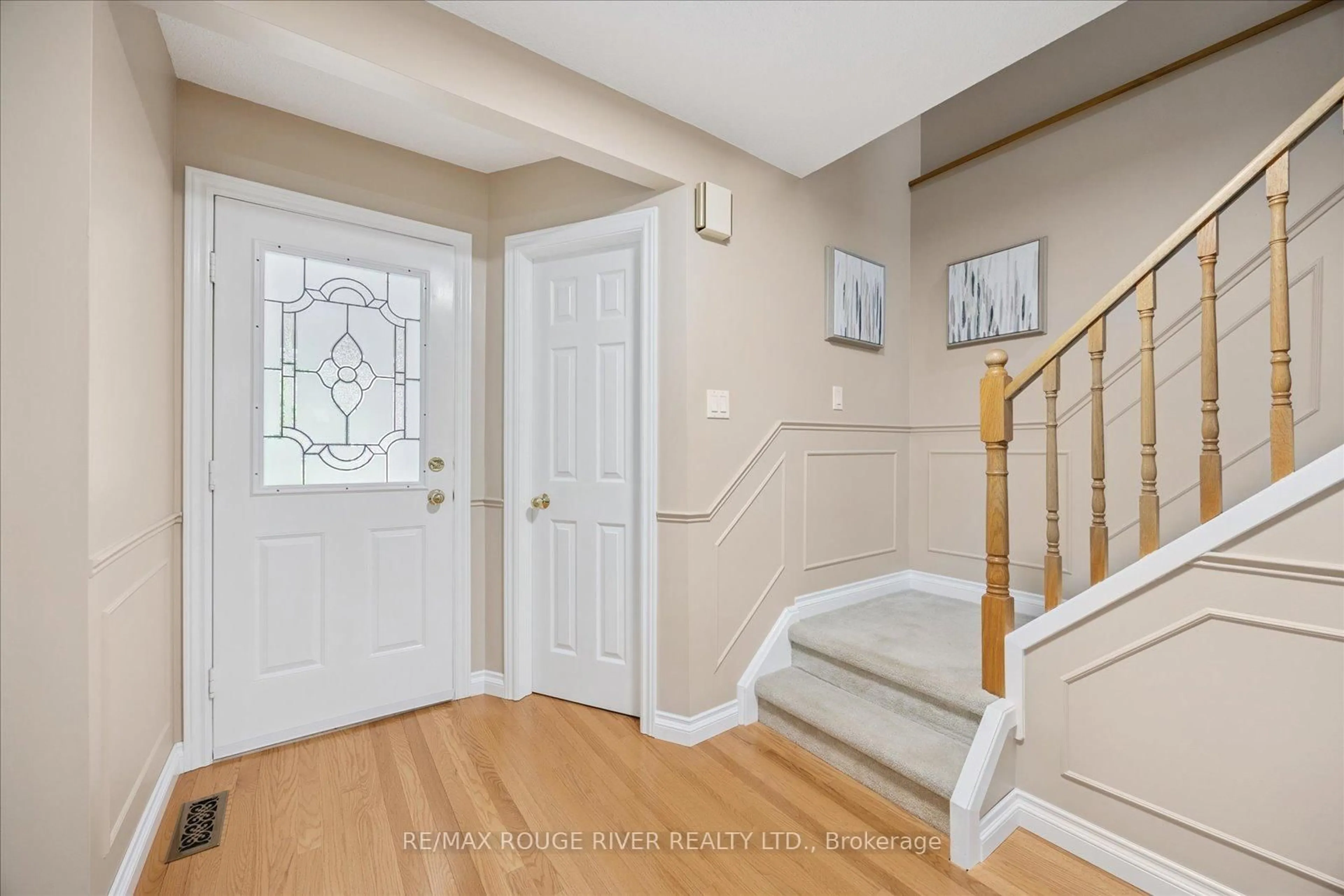 Indoor entryway for 20 Frazer Rd, Ajax Ontario L1S 4B2