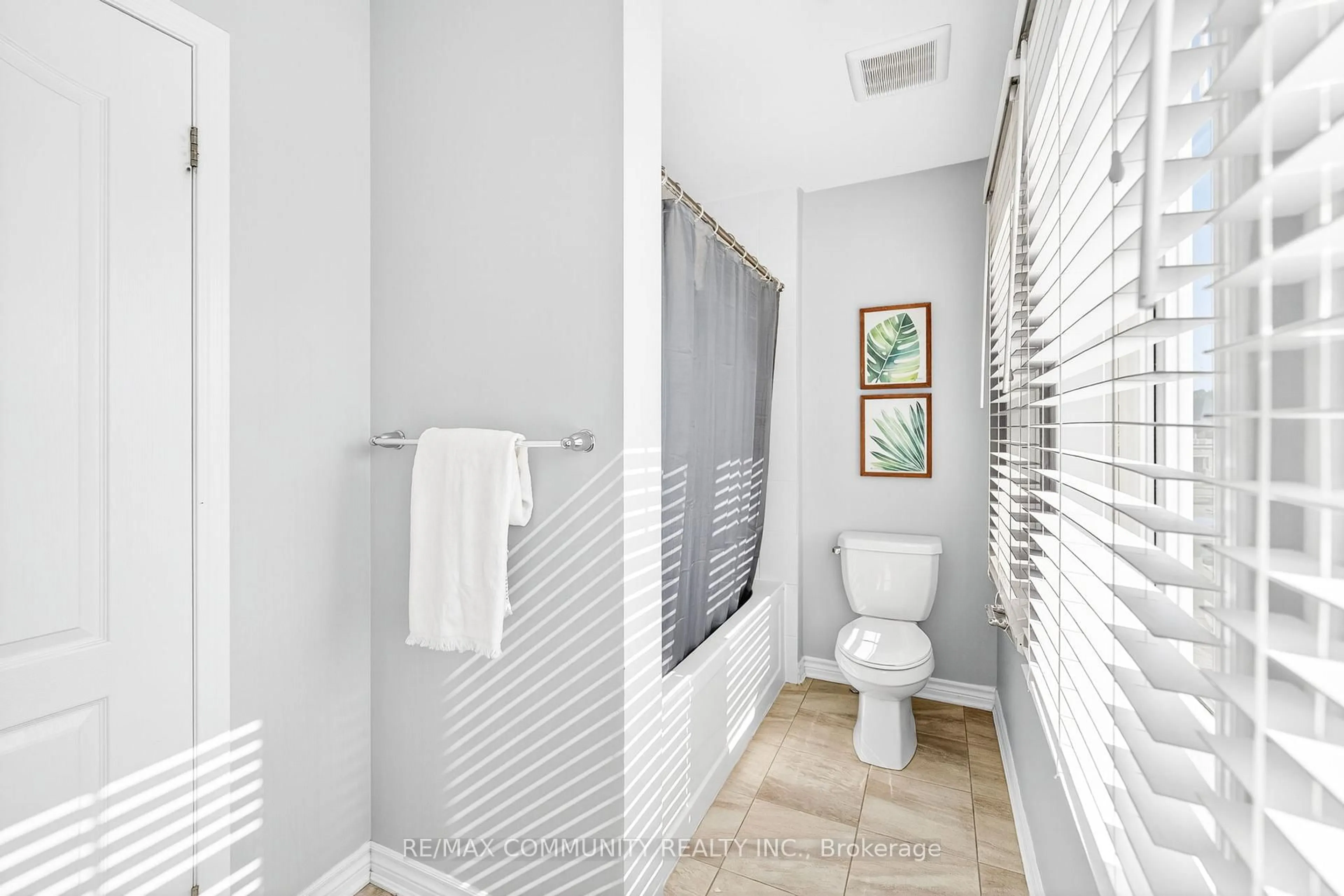 Standard bathroom, ceramic/tile floor for 2434 Moonlight Cres, Pickering Ontario L1X 0E9