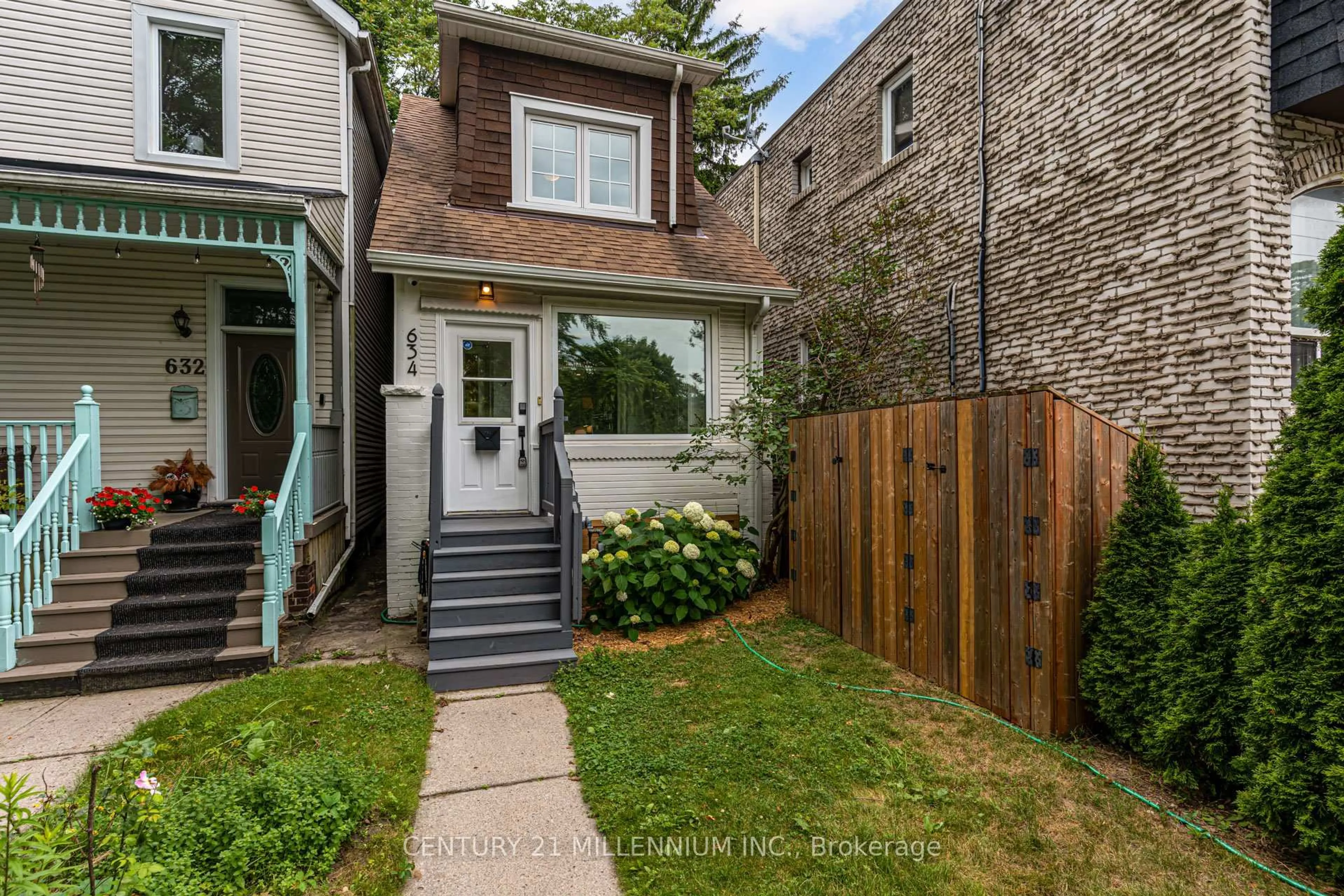 Unknown for 634 Woodbine Ave, Toronto Ontario M4E 2J1