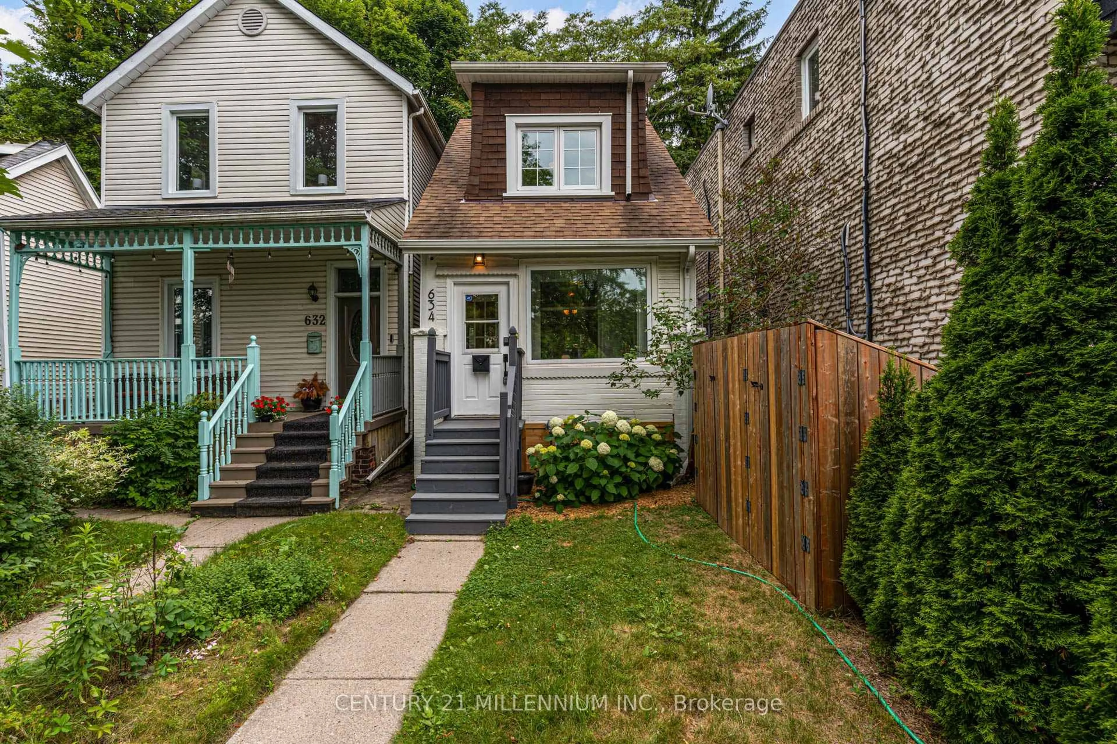Unknown for 634 Woodbine Ave, Toronto Ontario M4E 2J1