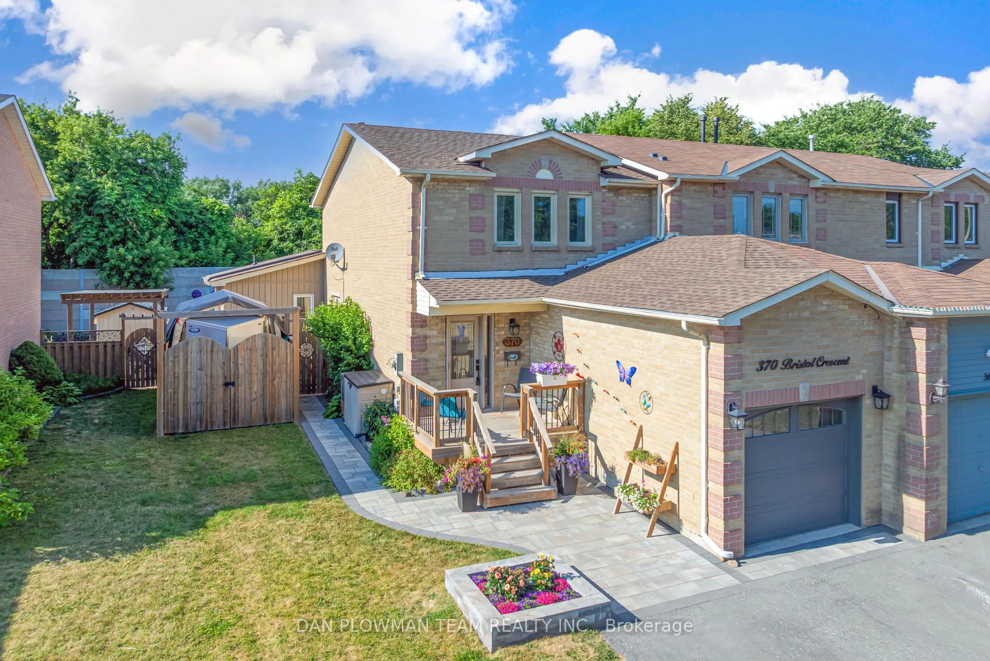 A pic from outside/outdoor area/front of a property/back of a property/a pic from drone, street for 370 Bristol Cres, Oshawa Ontario L1J 8J5
