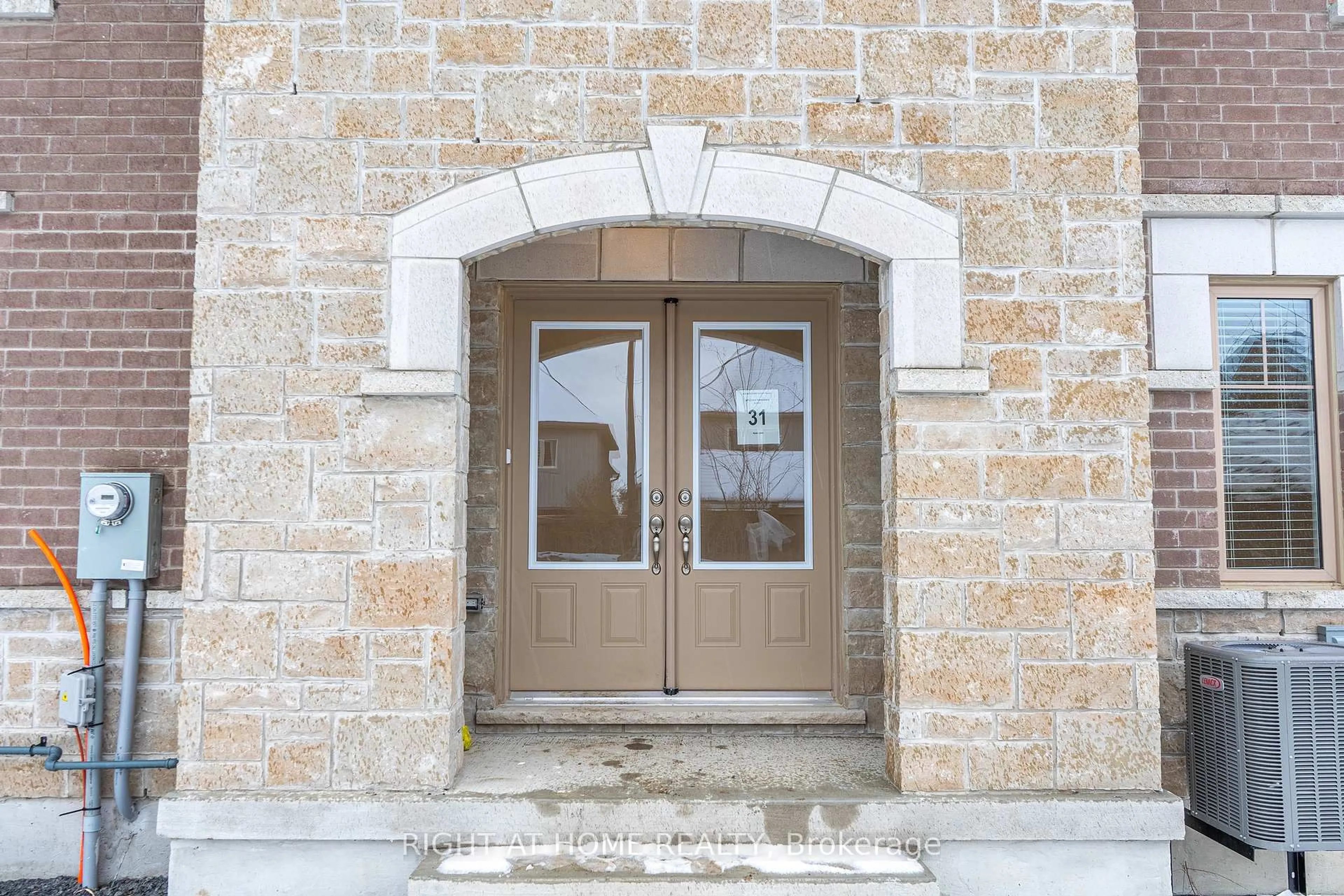 Indoor entryway for 116 Bavin St, Clarington Ontario L1C 7H5