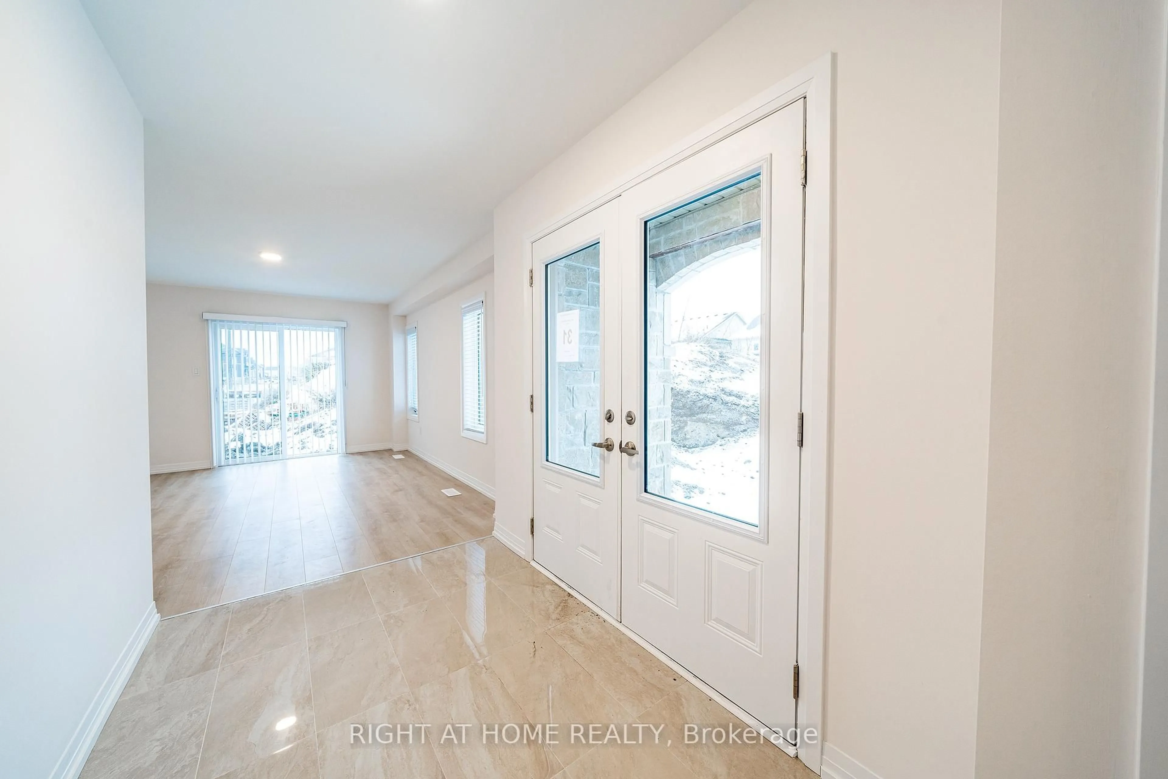 Indoor entryway for 116 Bavin St, Clarington Ontario L1C 7H5