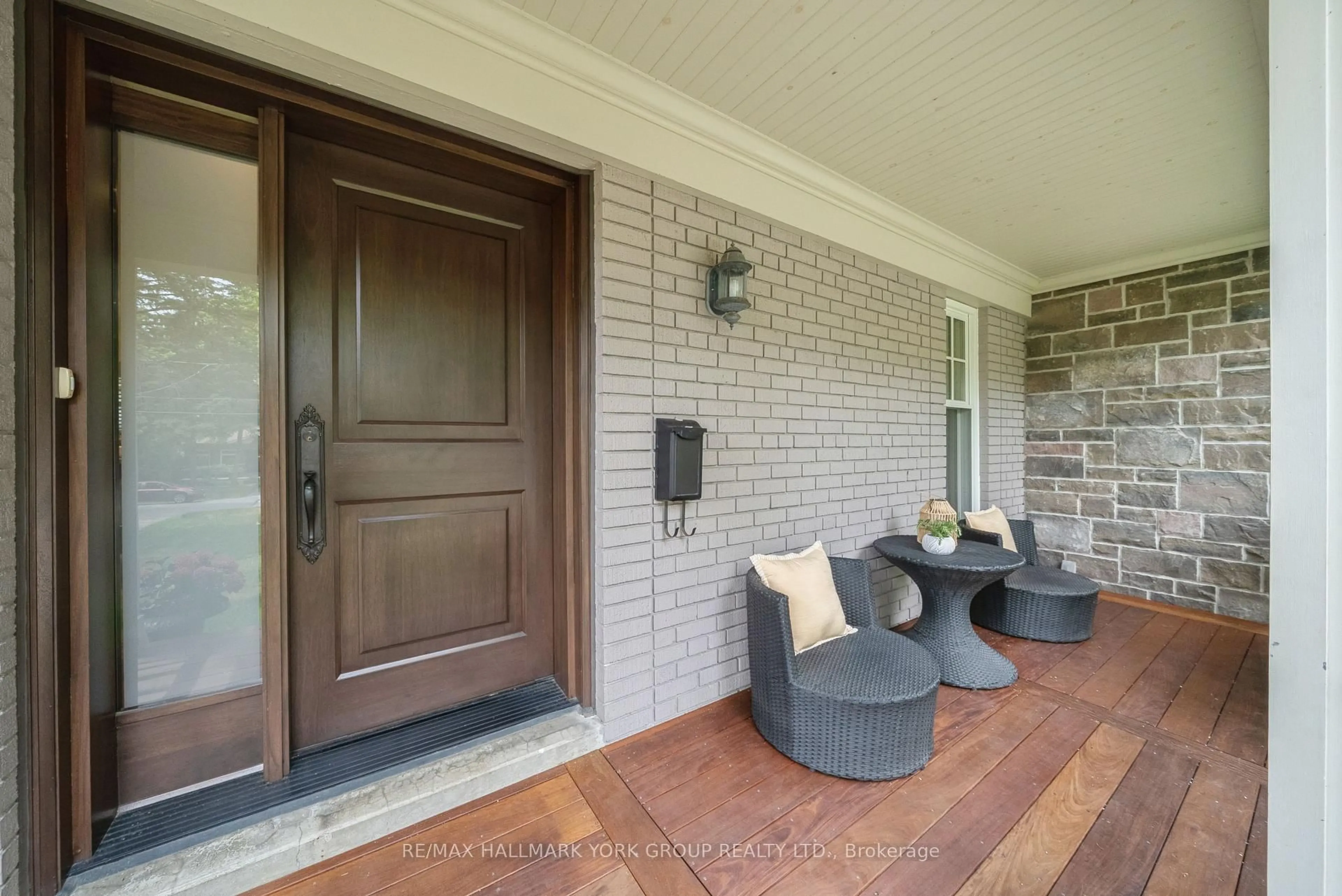 Indoor entryway for 380 Rouge Hills Dr, Toronto Ontario M1C 2Z5