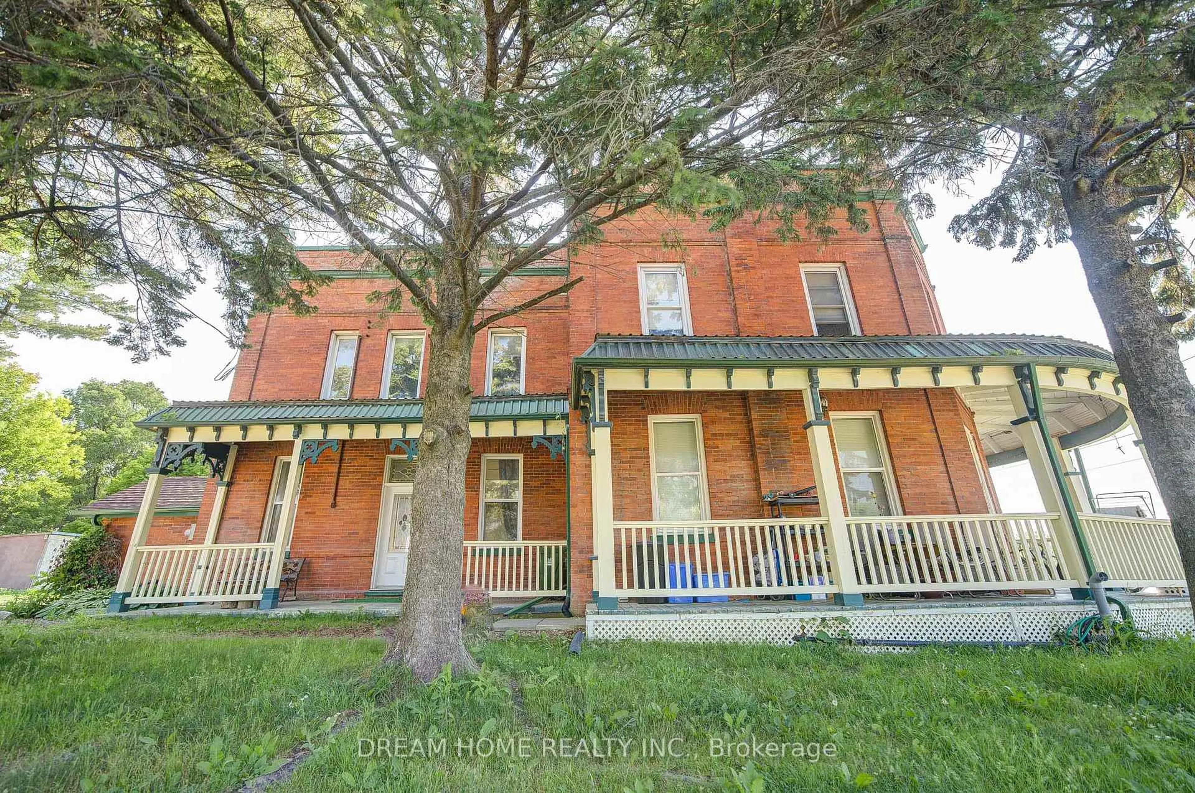 Home with brick exterior material, building for 185 Duke St, Clarington Ontario L1C 3K3