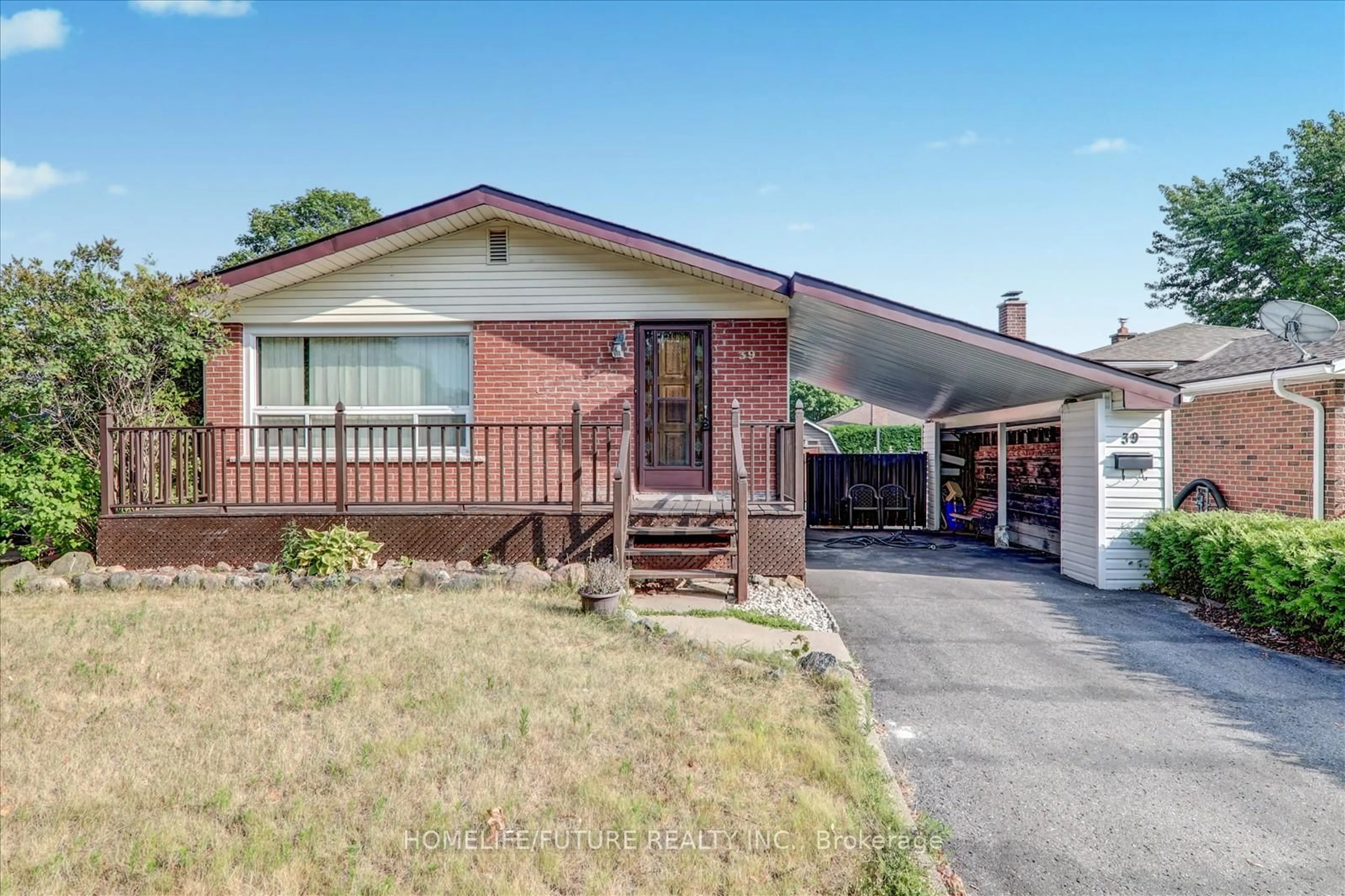 Home with brick exterior material, street for 39 Cayuga Ave, Oshawa Ontario L1G 3X5