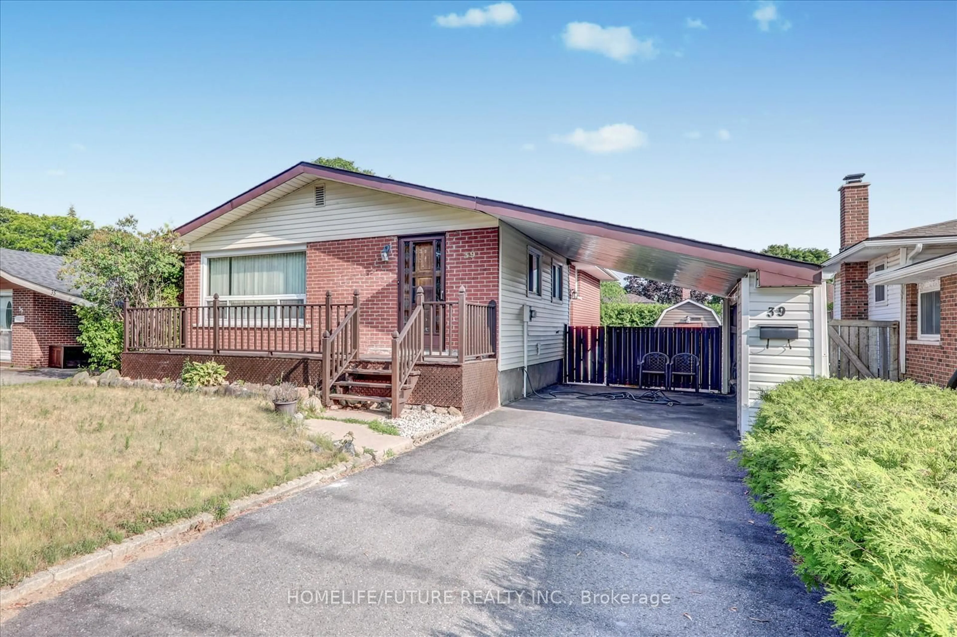 Home with brick exterior material, street for 39 Cayuga Ave, Oshawa Ontario L1G 3X5