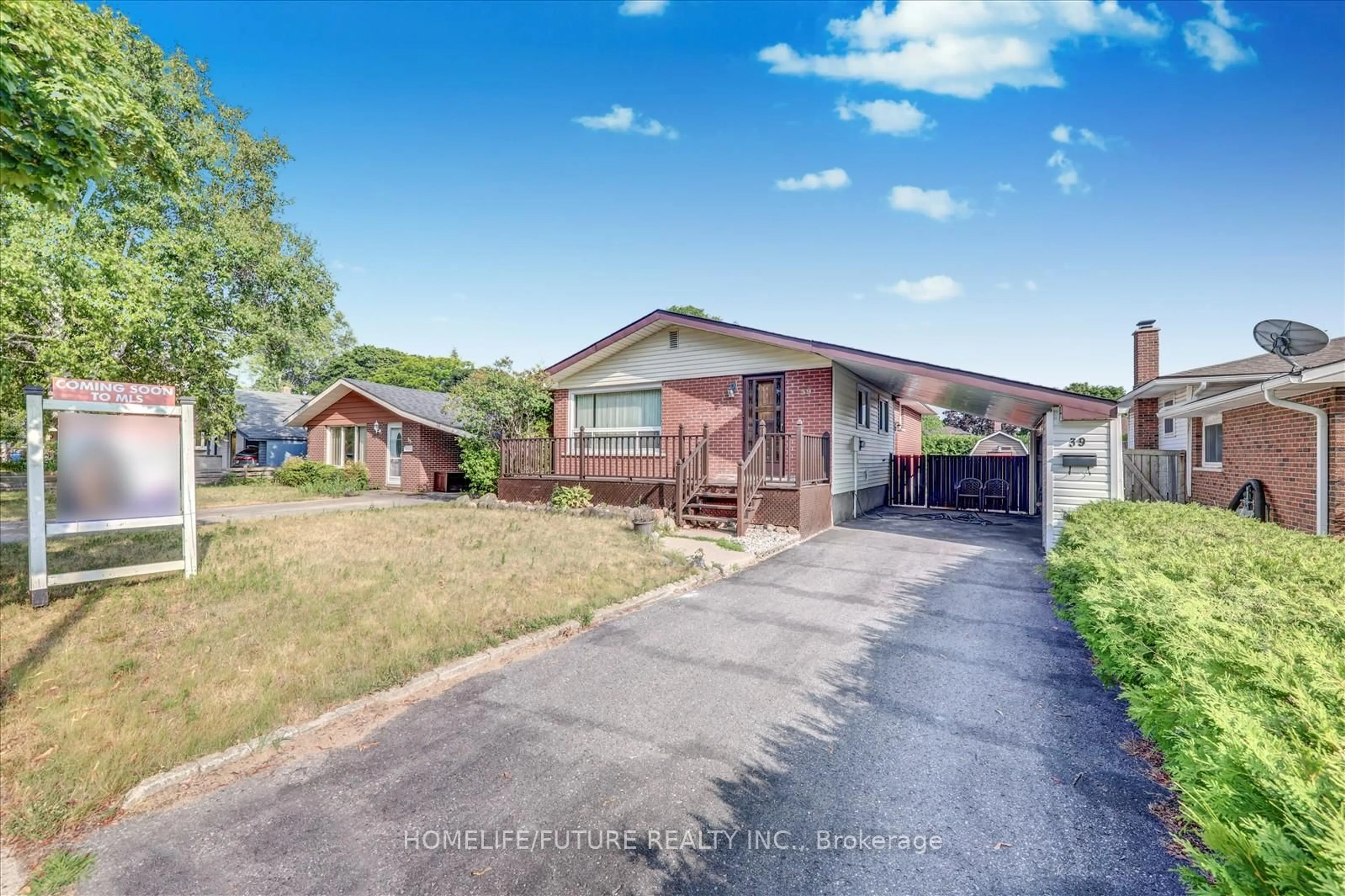 Home with brick exterior material, street for 39 Cayuga Ave, Oshawa Ontario L1G 3X5