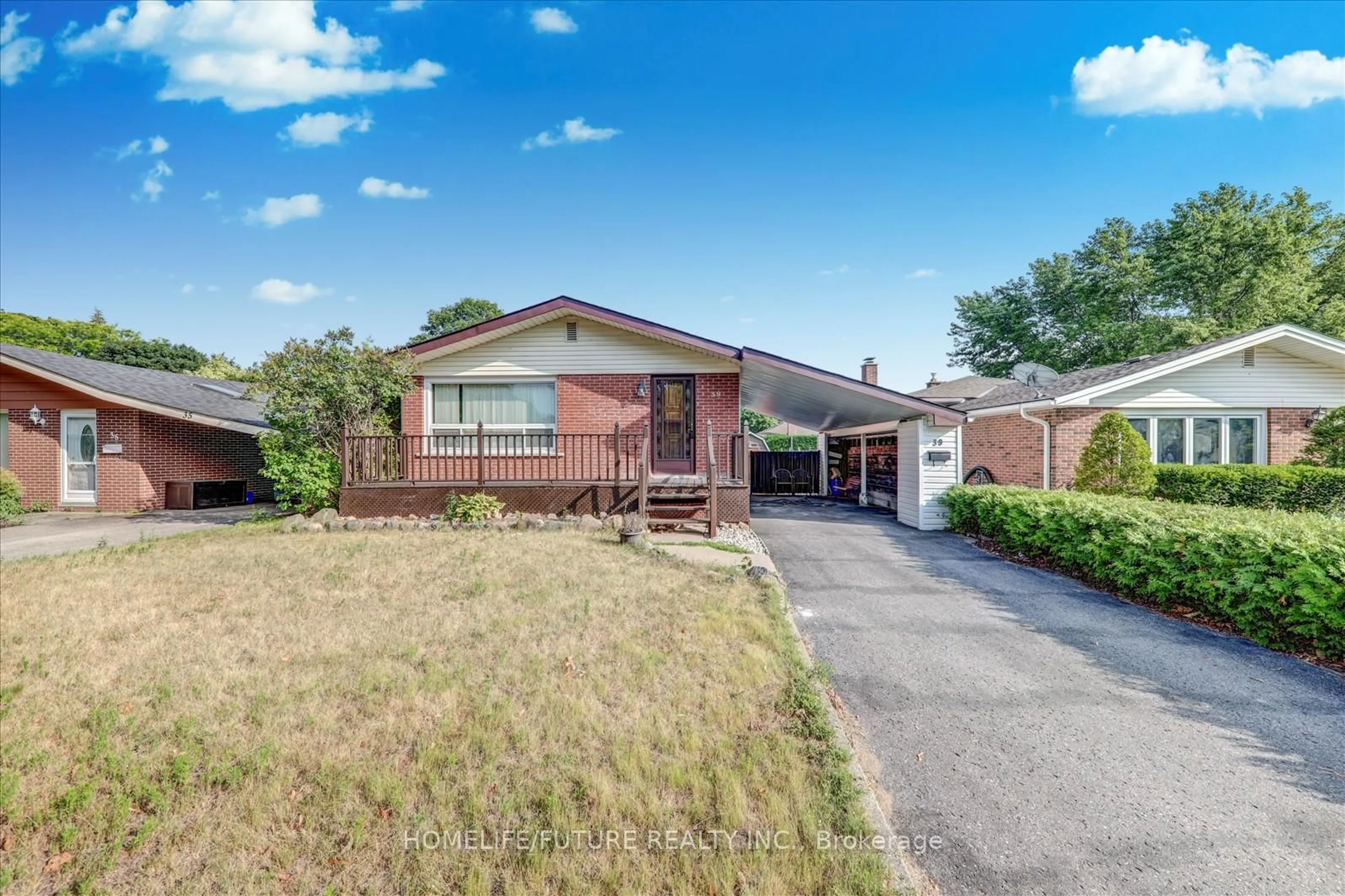 Home with brick exterior material, street for 39 Cayuga Ave, Oshawa Ontario L1G 3X5