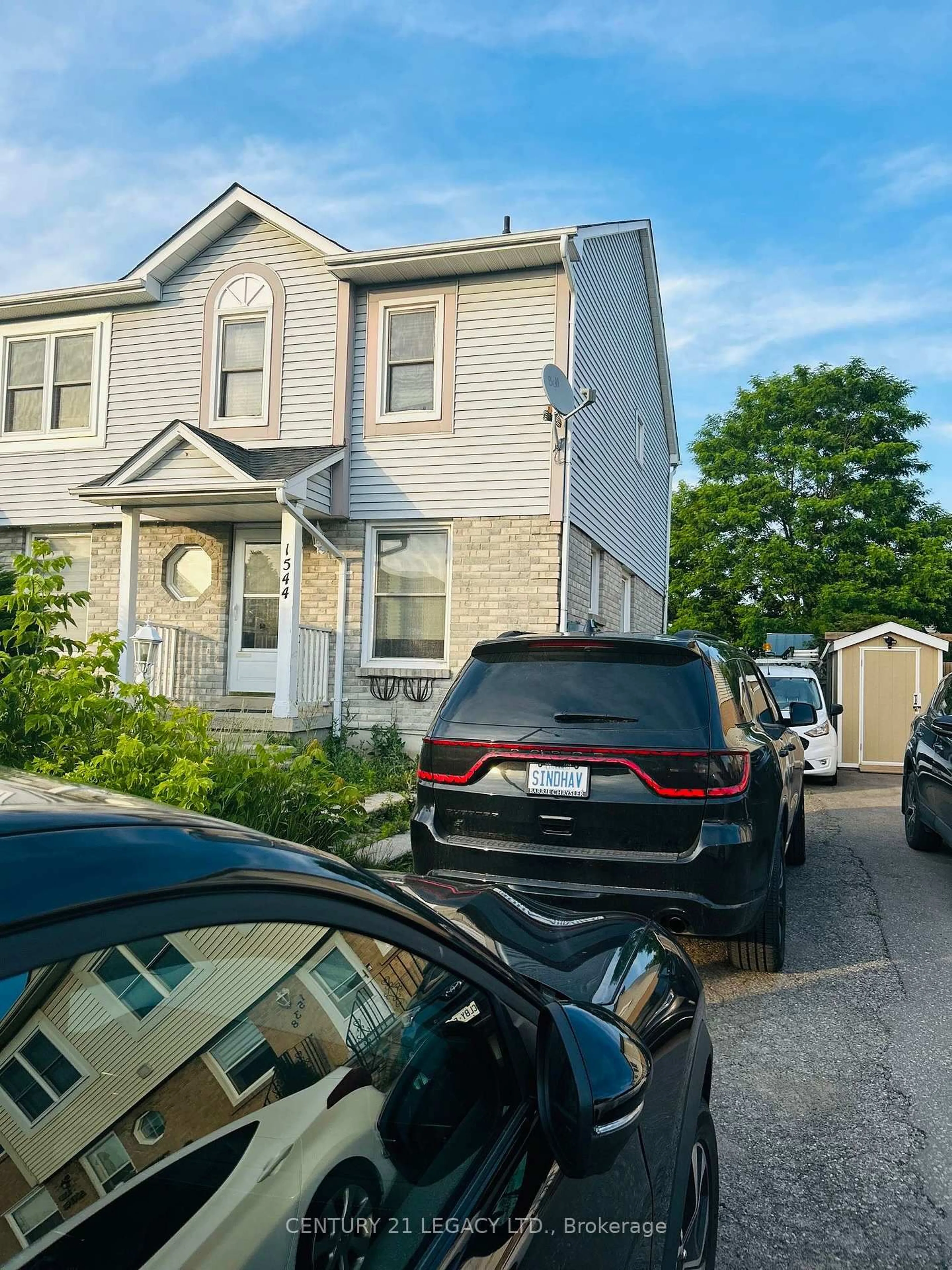 A pic from outside/outdoor area/front of a property/back of a property/a pic from drone, street for 1544 Connery Cres, Oshawa Ontario L1J 8G1