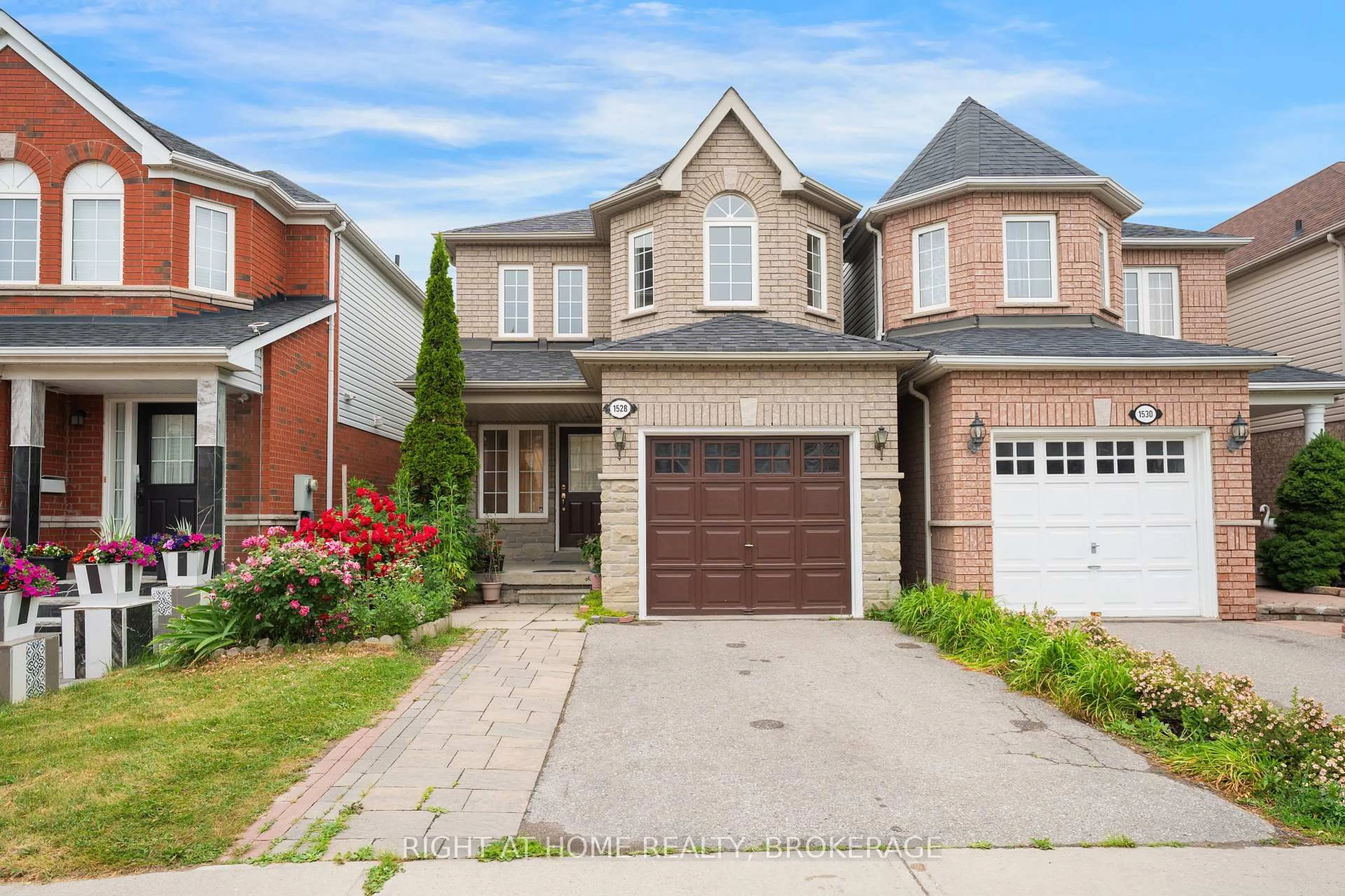 Home with brick exterior material, street for 1528 Avonmore Sq, Pickering Ontario L1V 7H3