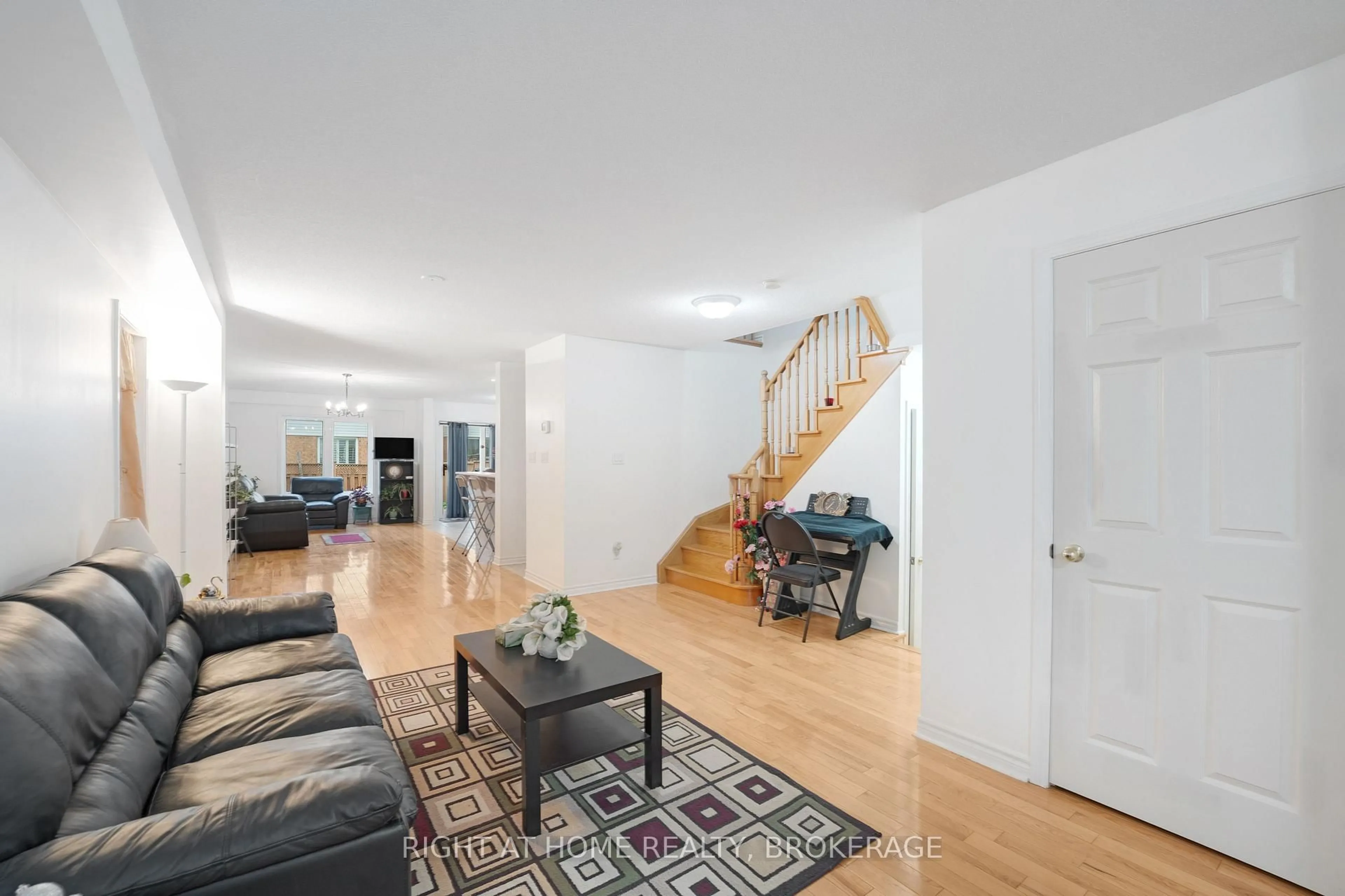 Unknown for 1528 Avonmore Sq, Pickering Ontario L1V 7H3