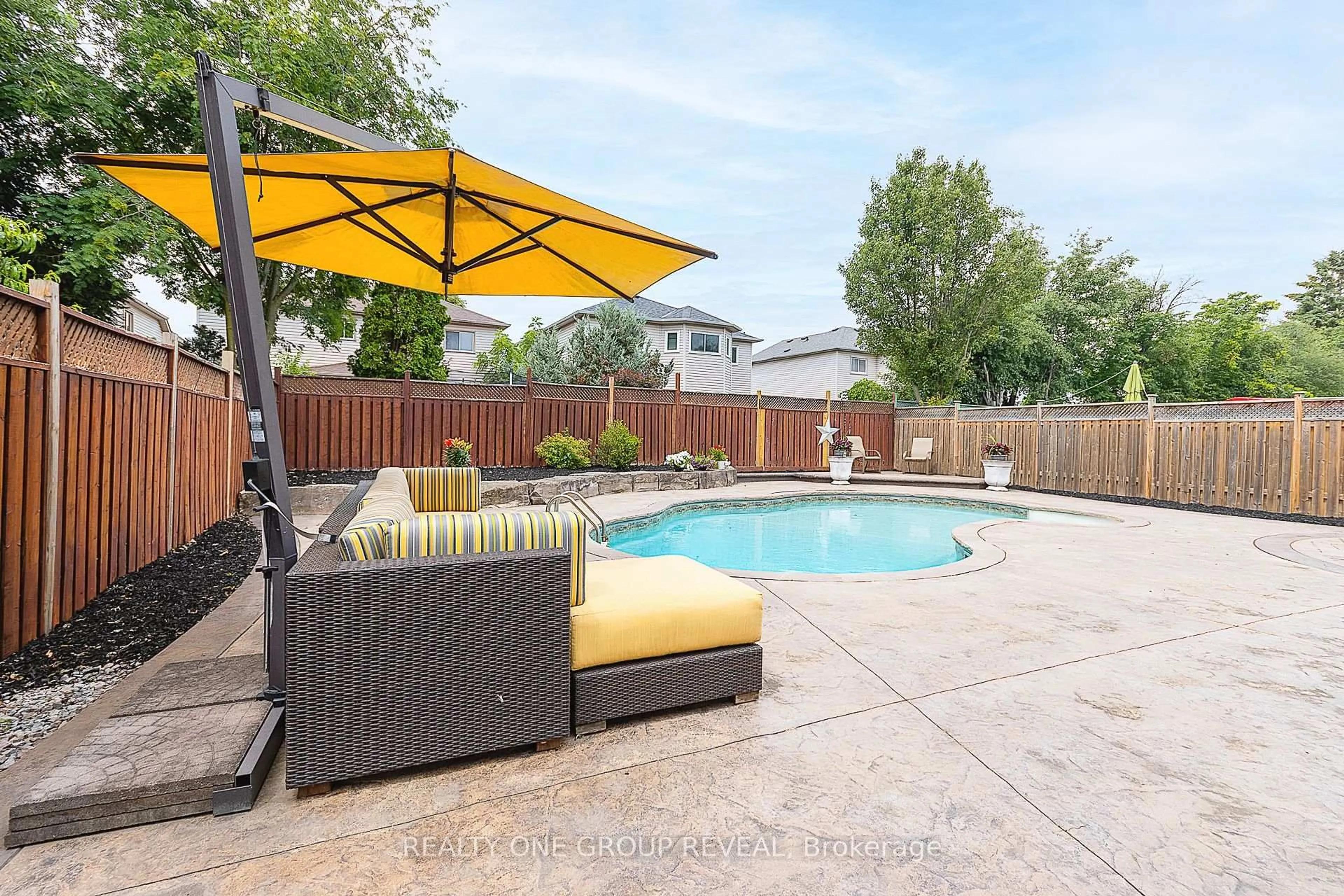 Pool for 1003 Catskill Dr, Oshawa Ontario L1J 8N7