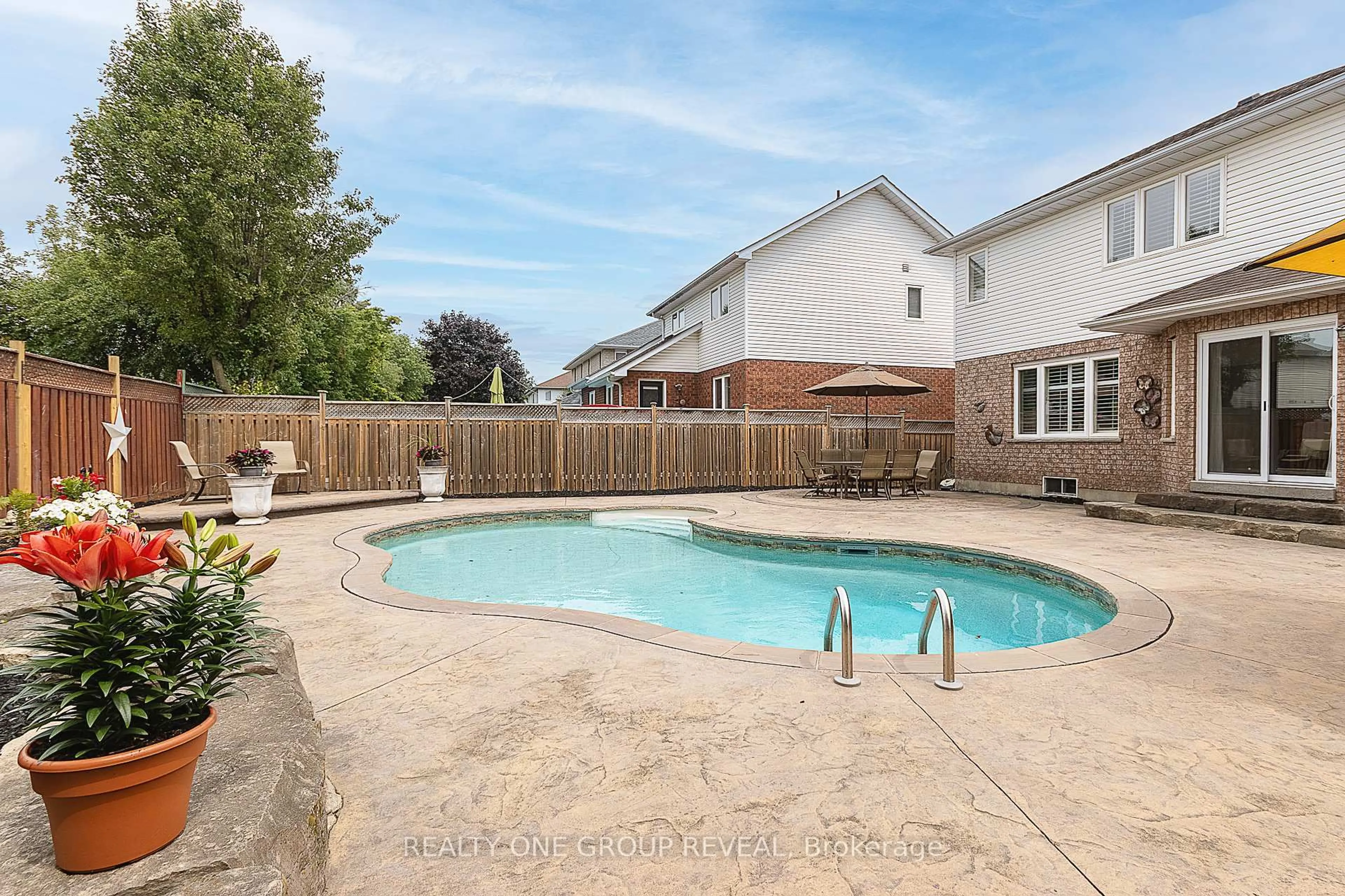 Pool for 1003 Catskill Dr, Oshawa Ontario L1J 8N7