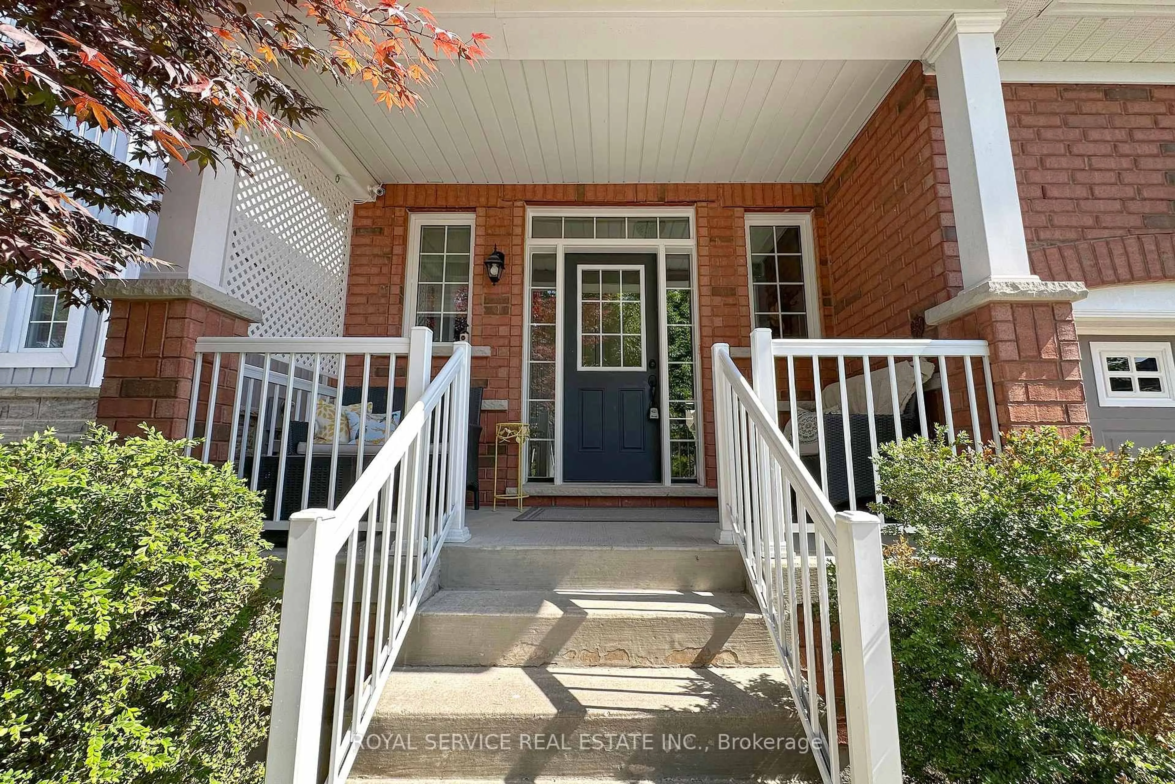 Indoor entryway for 15 Thomas Woodlock St, Clarington Ontario L1B 0C7