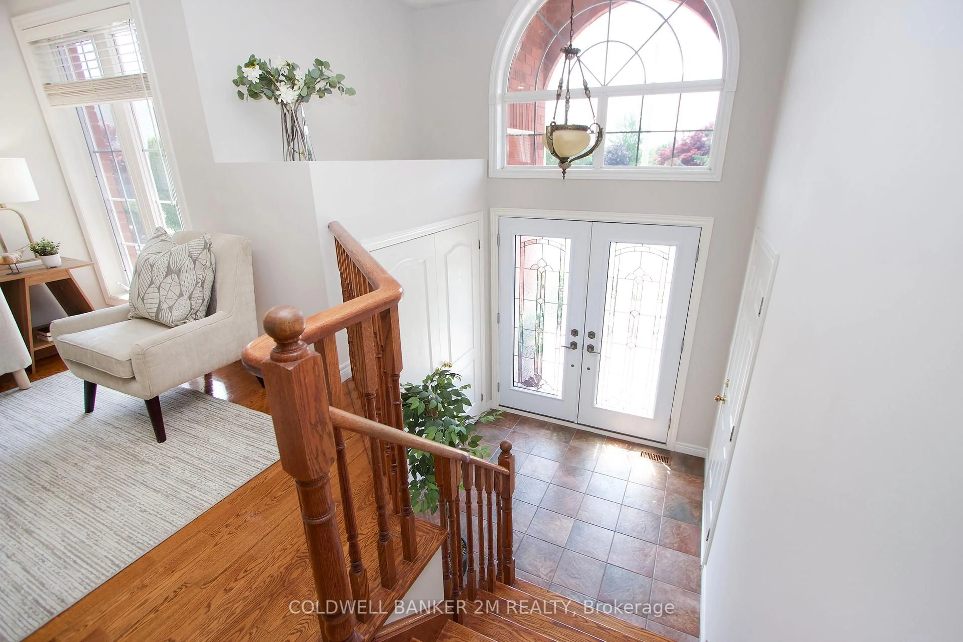 Indoor entryway for 17 Mac Carl Cres, Whitby Ontario L1R 2T7