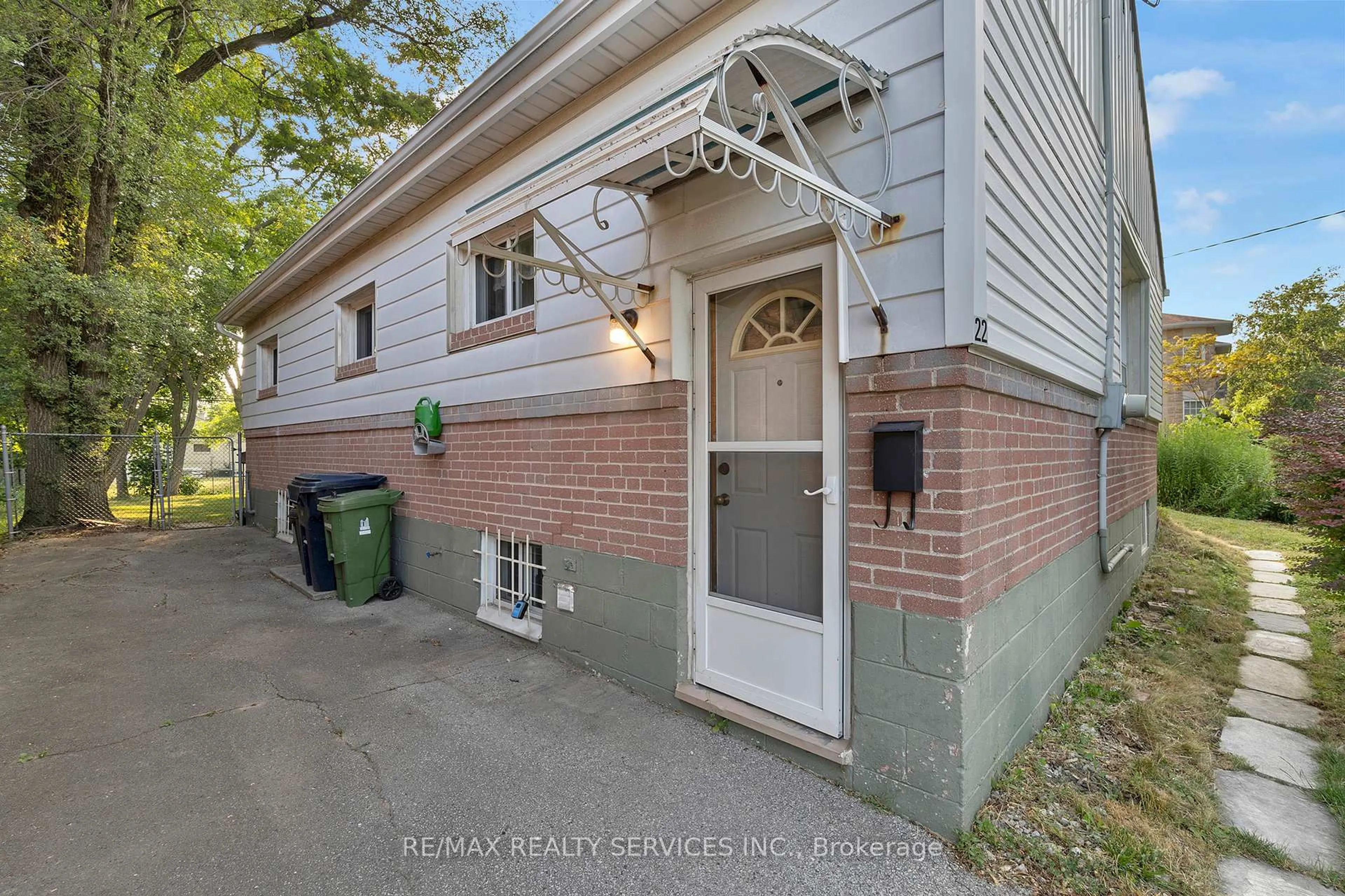 Unknown for 22 Buena Vista Ave, Toronto Ontario M1S 1J2