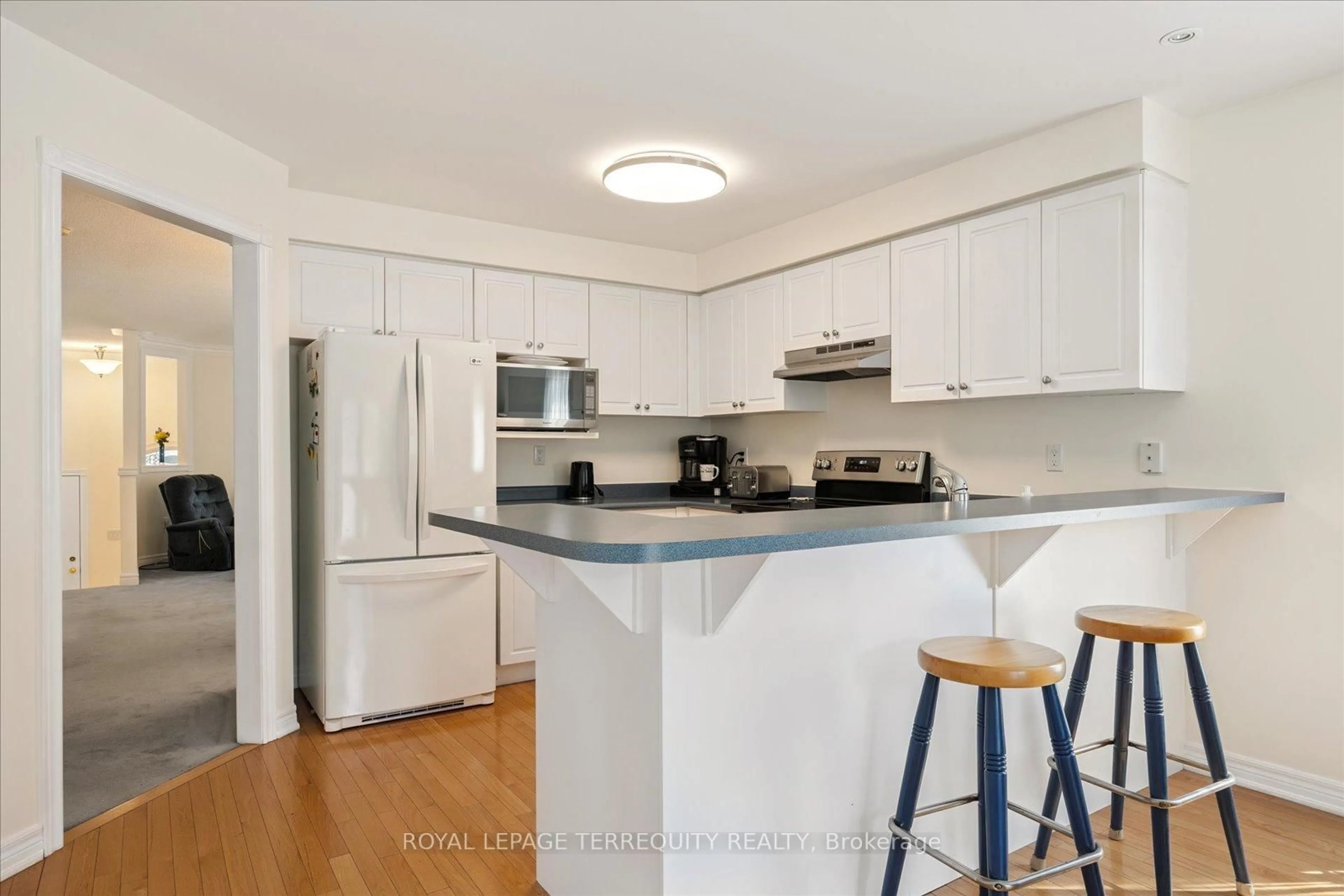 Open concept kitchen, unknown for 15 Waring Ave, Whitby Ontario L1M 1G4