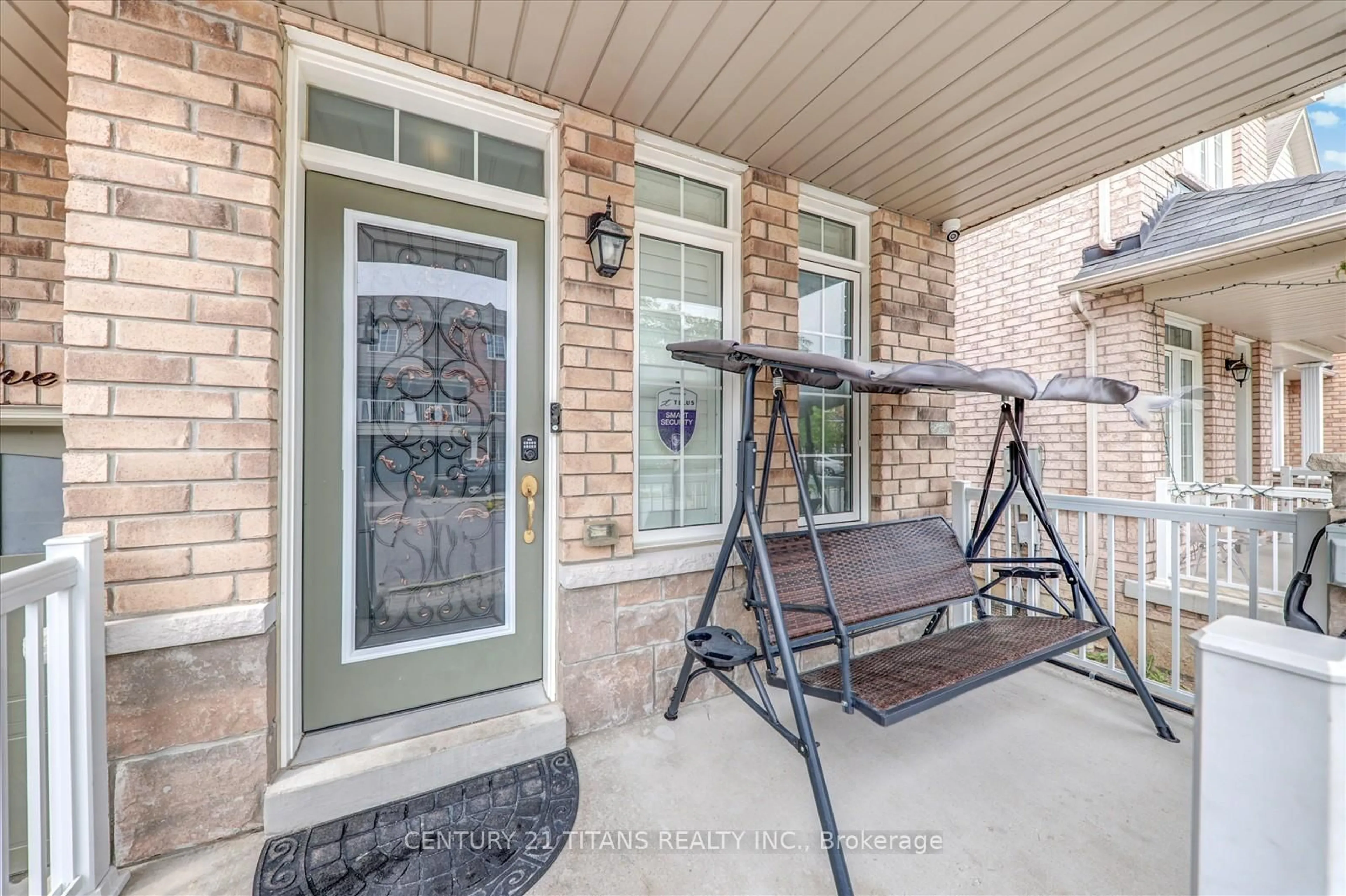 Indoor entryway for 1526 Dusty Dr, Pickering Ontario L1X 0C9