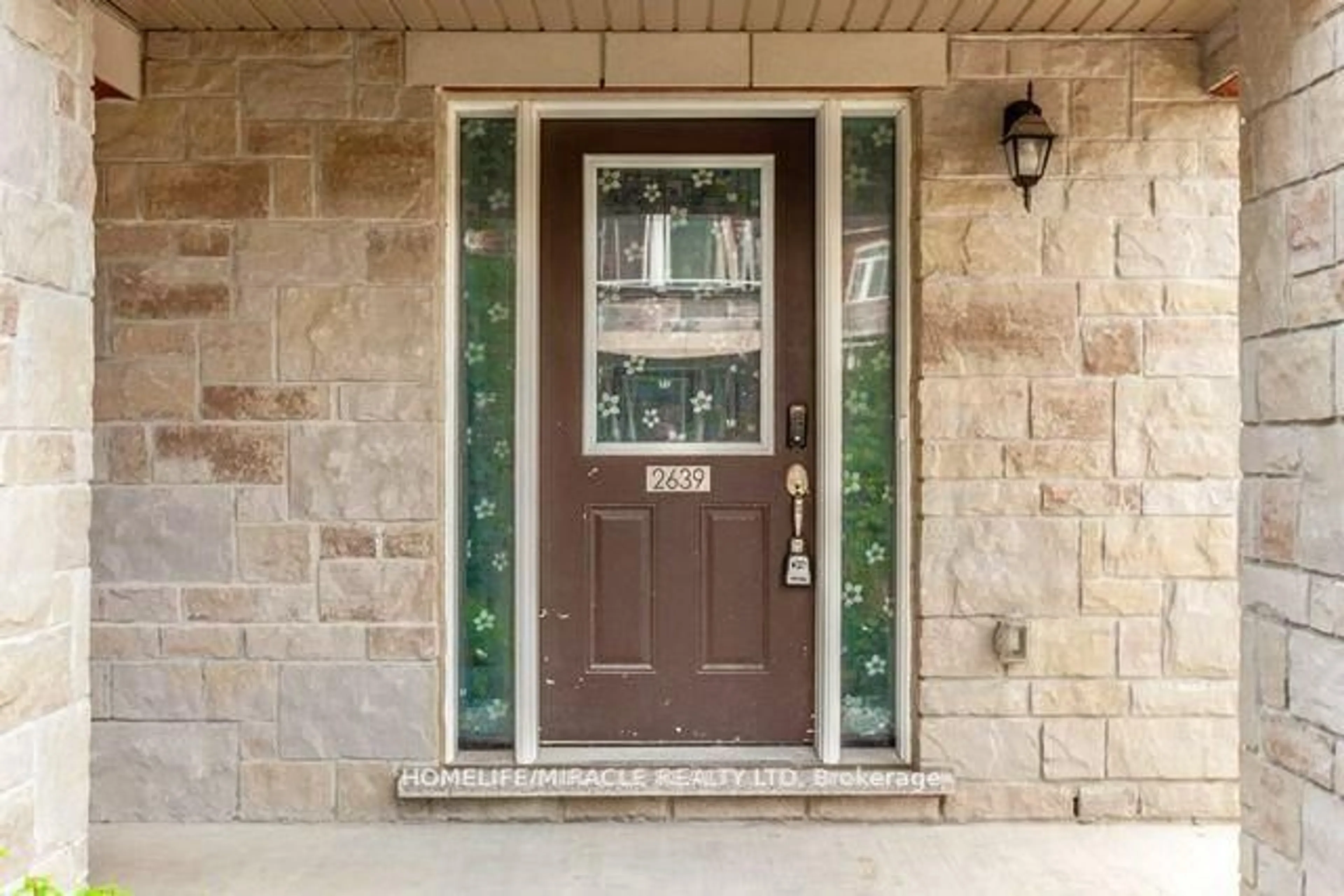 Indoor entryway for 2639 Garrison Crossings Cres #213, Pickering Ontario L1X 0E4