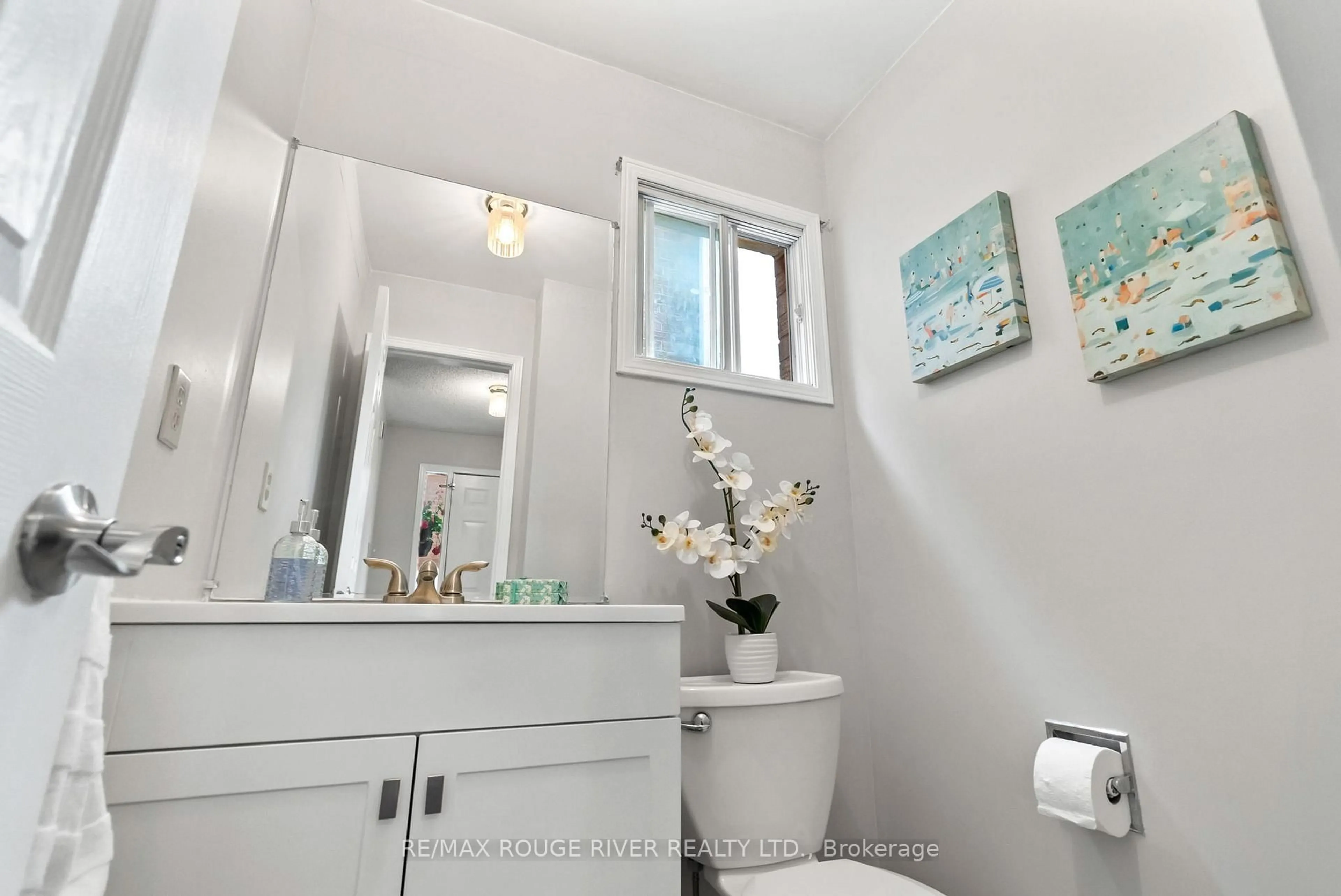 Standard bathroom, ceramic/tile floor for 31 Sharp Cres, Ajax Ontario L1T 3R1