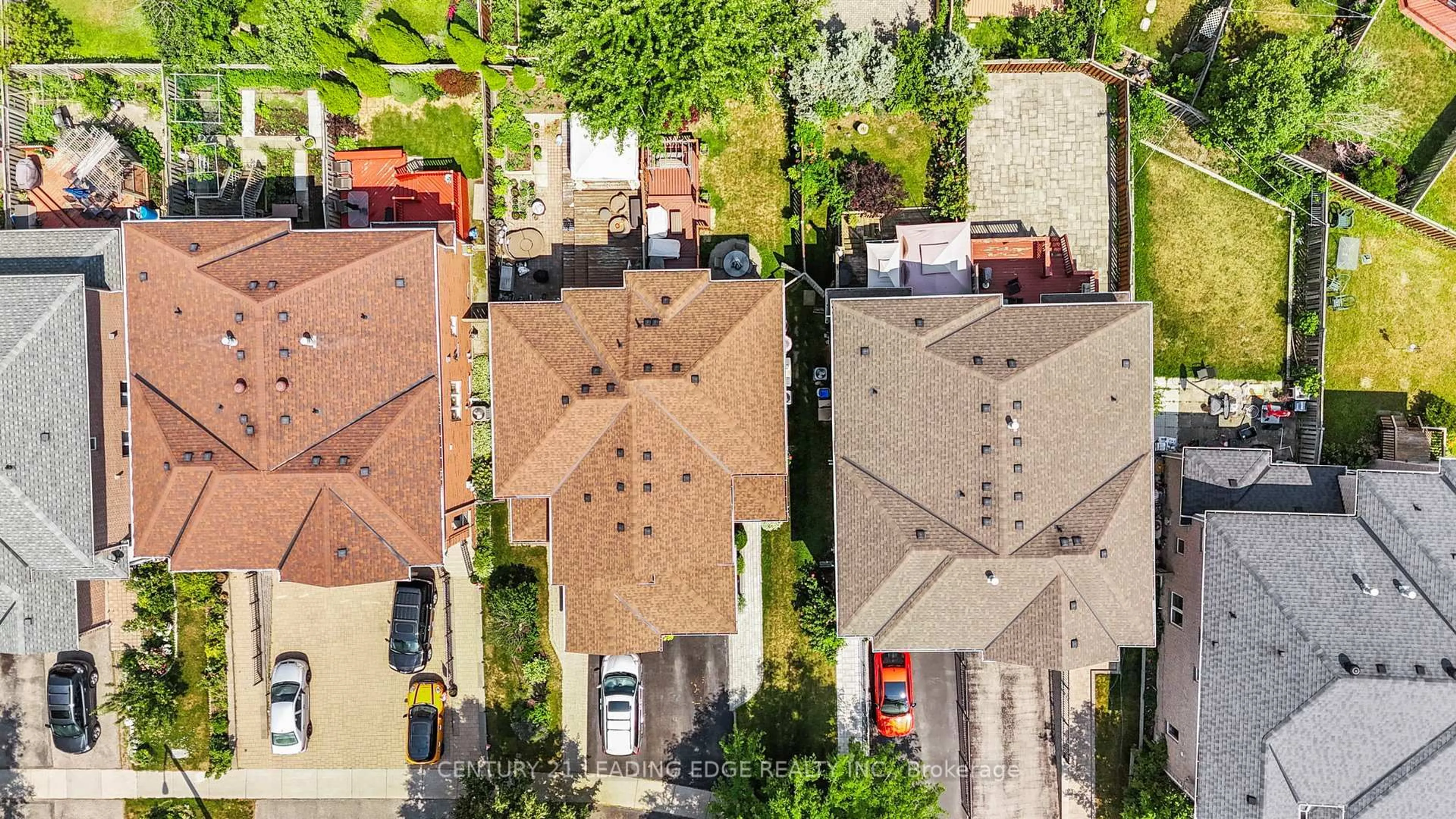 A pic from outside/outdoor area/front of a property/back of a property/a pic from drone, city buildings view from balcony for 20 Vianney Ave, Toronto Ontario M1L 4V4