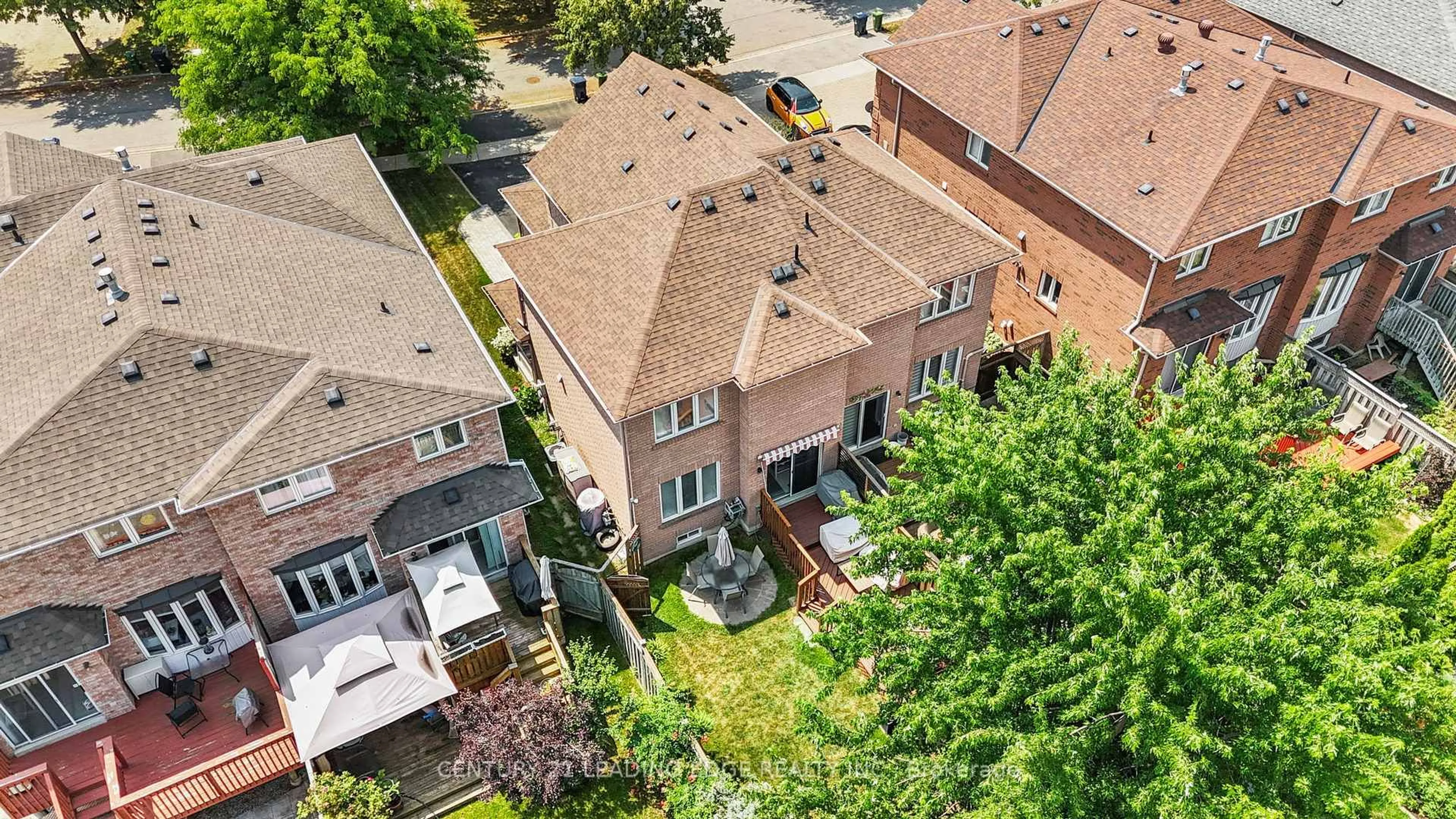 A pic from outside/outdoor area/front of a property/back of a property/a pic from drone, street for 20 Vianney Ave, Toronto Ontario M1L 4V4