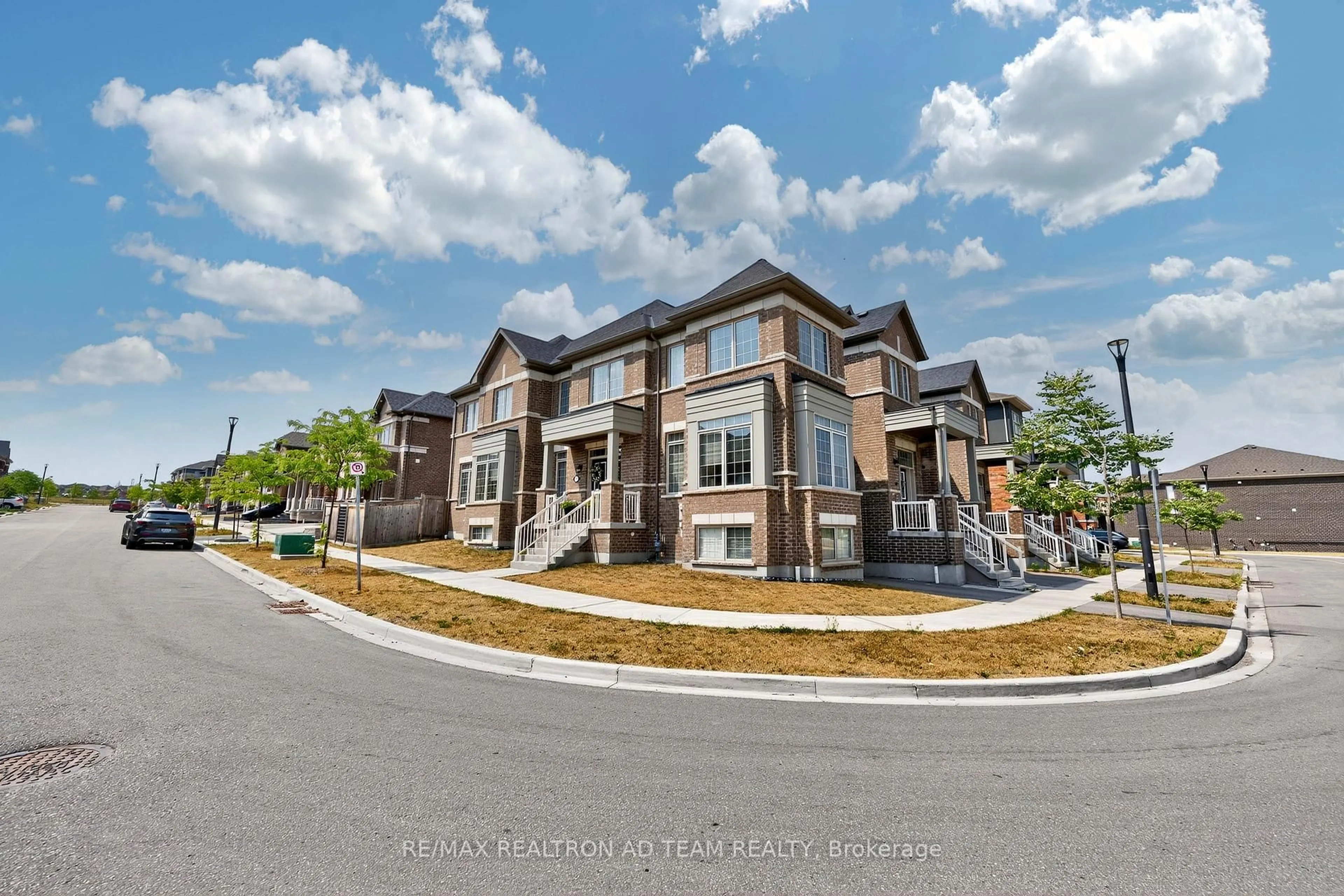 A pic from outside/outdoor area/front of a property/back of a property/a pic from drone, unknown for 1153 Enchanted Cres, Pickering Ontario L1X 0H1