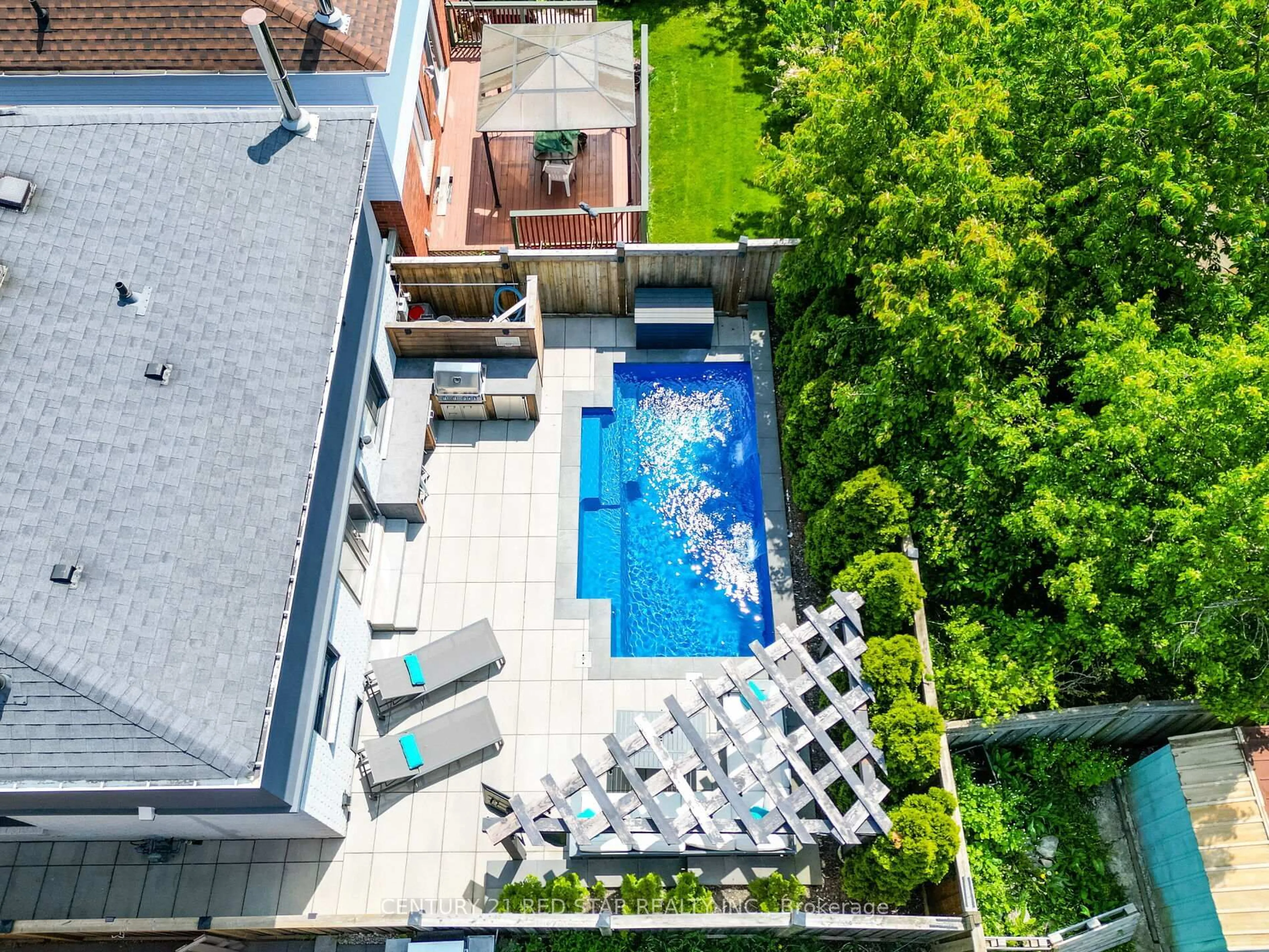 A pic from outside/outdoor area/front of a property/back of a property/a pic from drone, city buildings view from balcony for 1641 Middleton St, Pickering Ontario L1X 2L5
