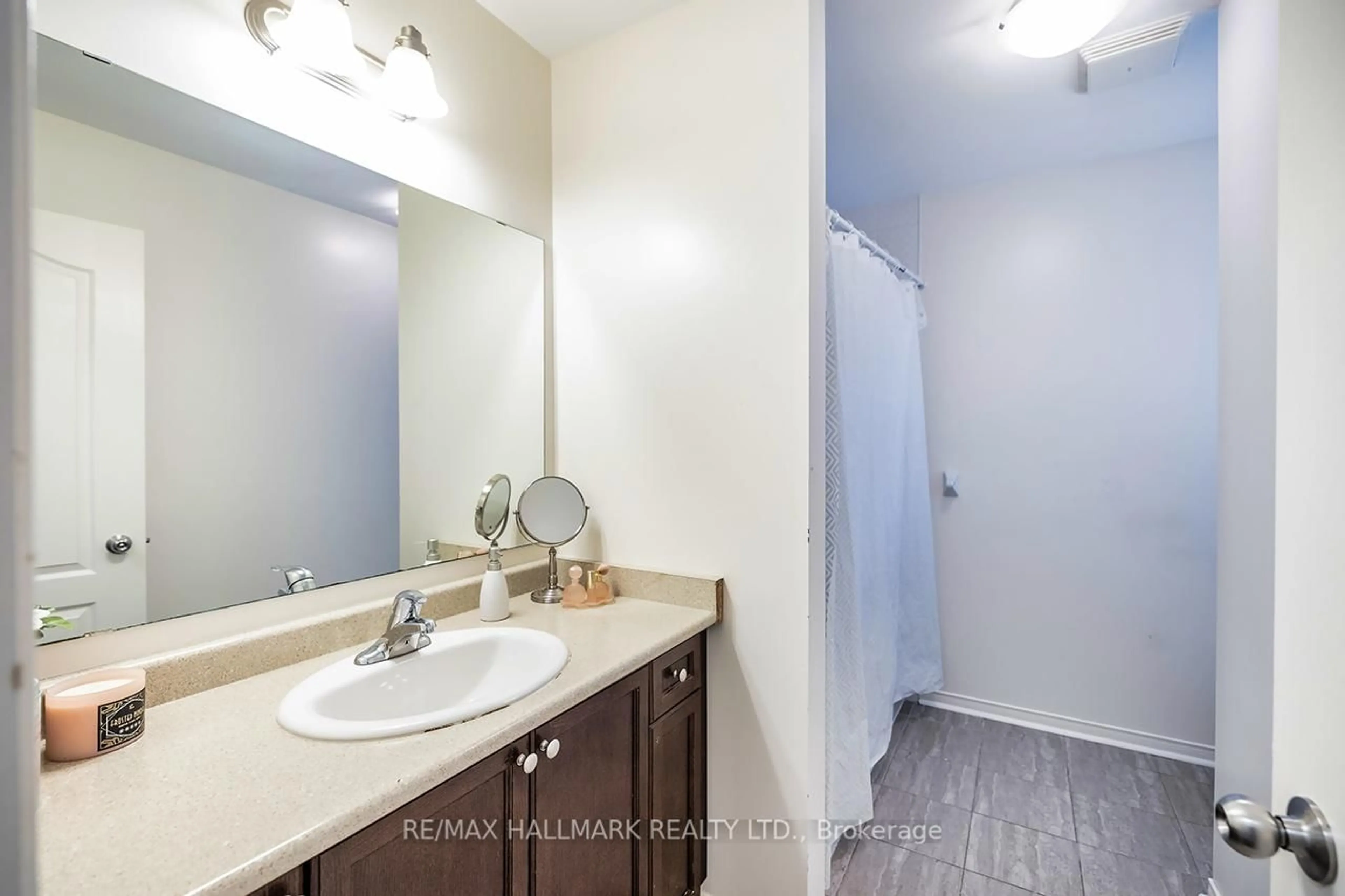 Standard bathroom, ceramic/tile floor for 1389 Woodstream Ave, Oshawa Ontario L1K 0N6