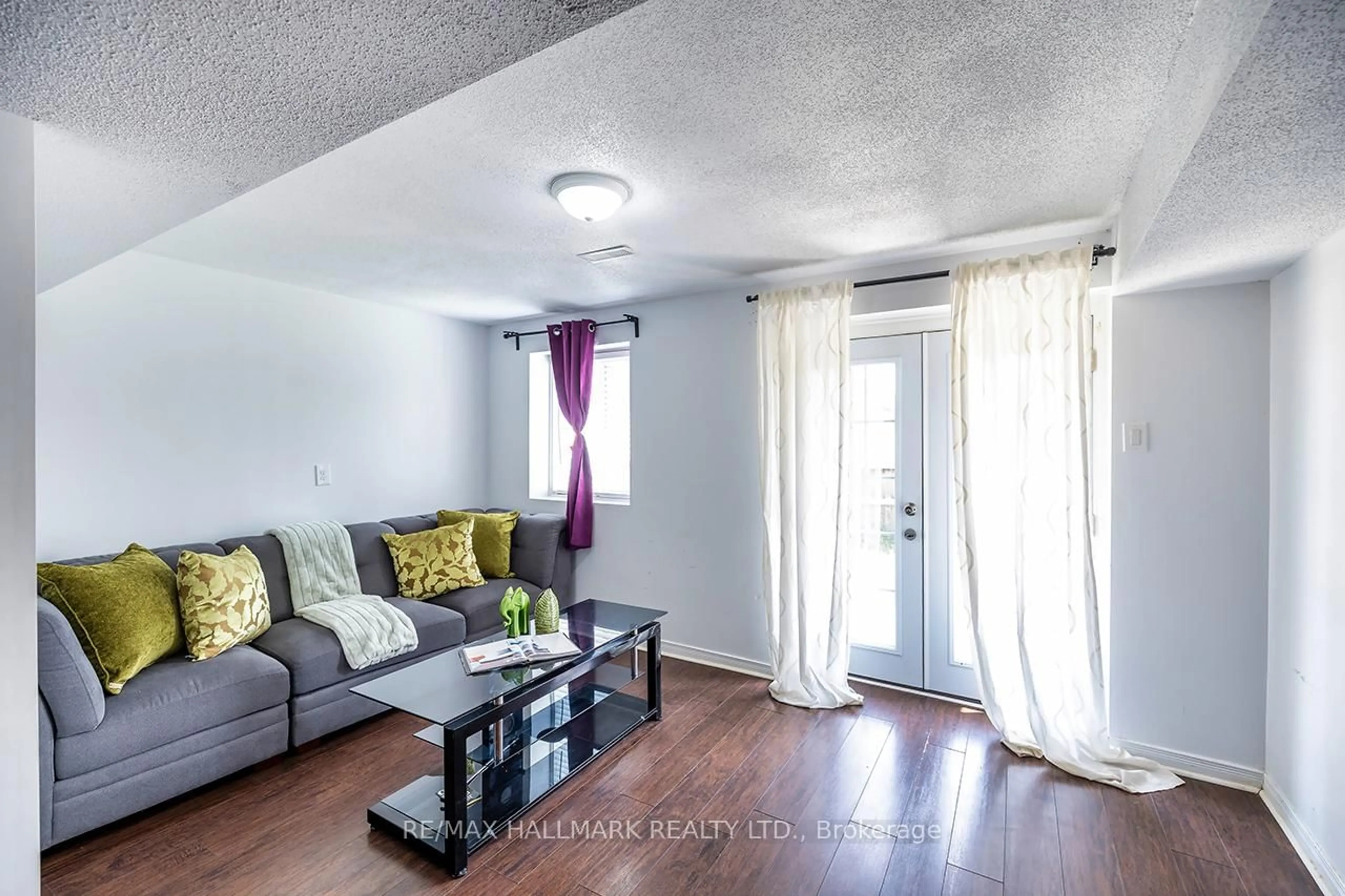 Living room with furniture, unknown for 1389 Woodstream Ave, Oshawa Ontario L1K 0N6