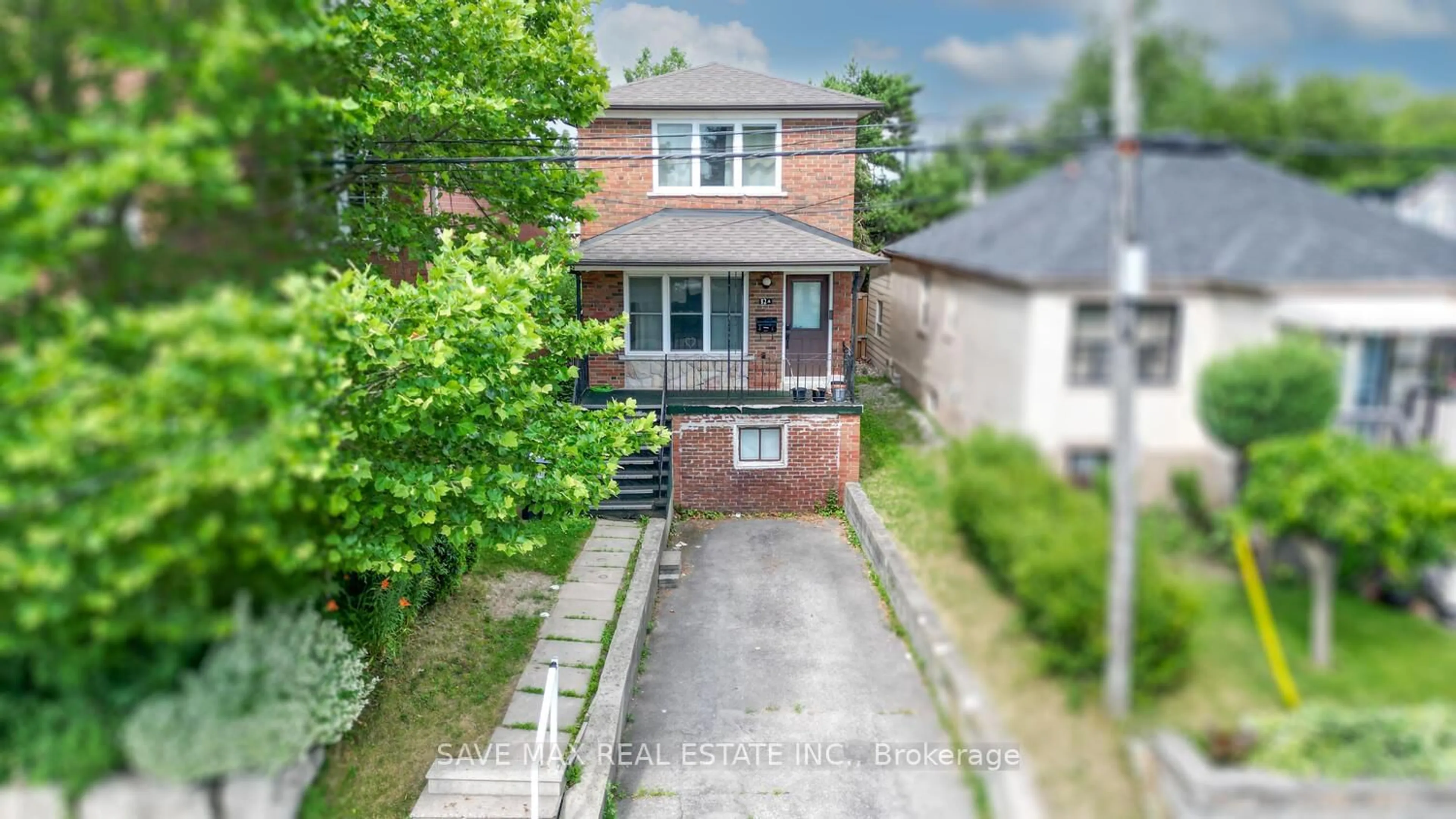 A pic from outside/outdoor area/front of a property/back of a property/a pic from drone, street for 82A Birchmount Rd, Toronto Ontario M1N 3J6