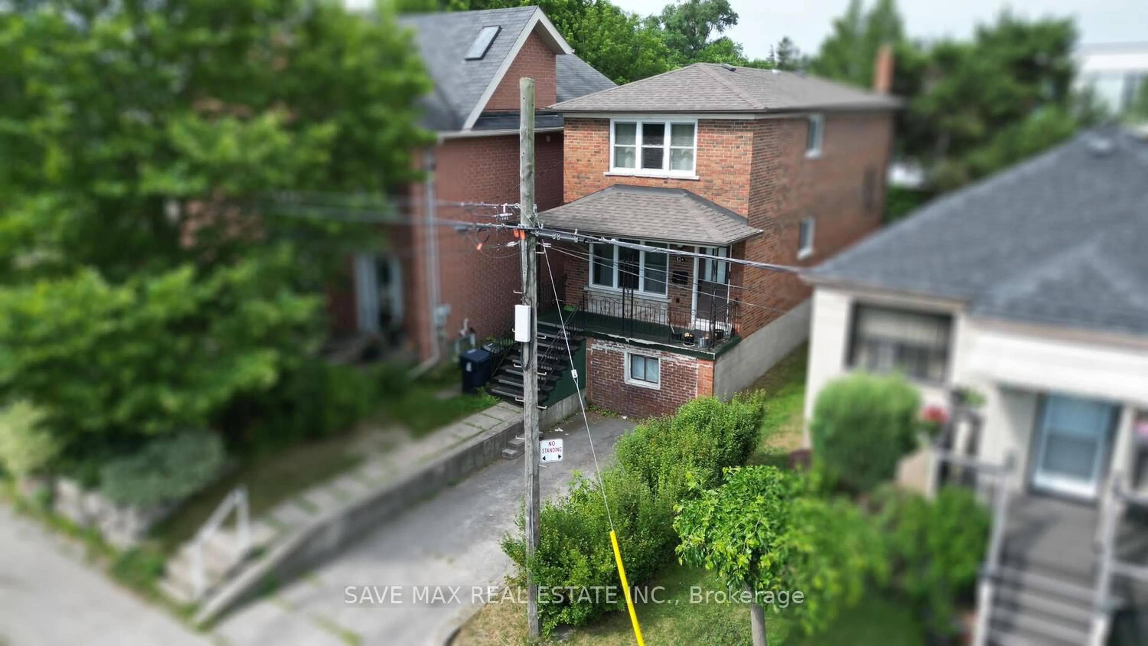 A pic from outside/outdoor area/front of a property/back of a property/a pic from drone, unknown for 82A Birchmount Rd, Toronto Ontario M1N 3J6