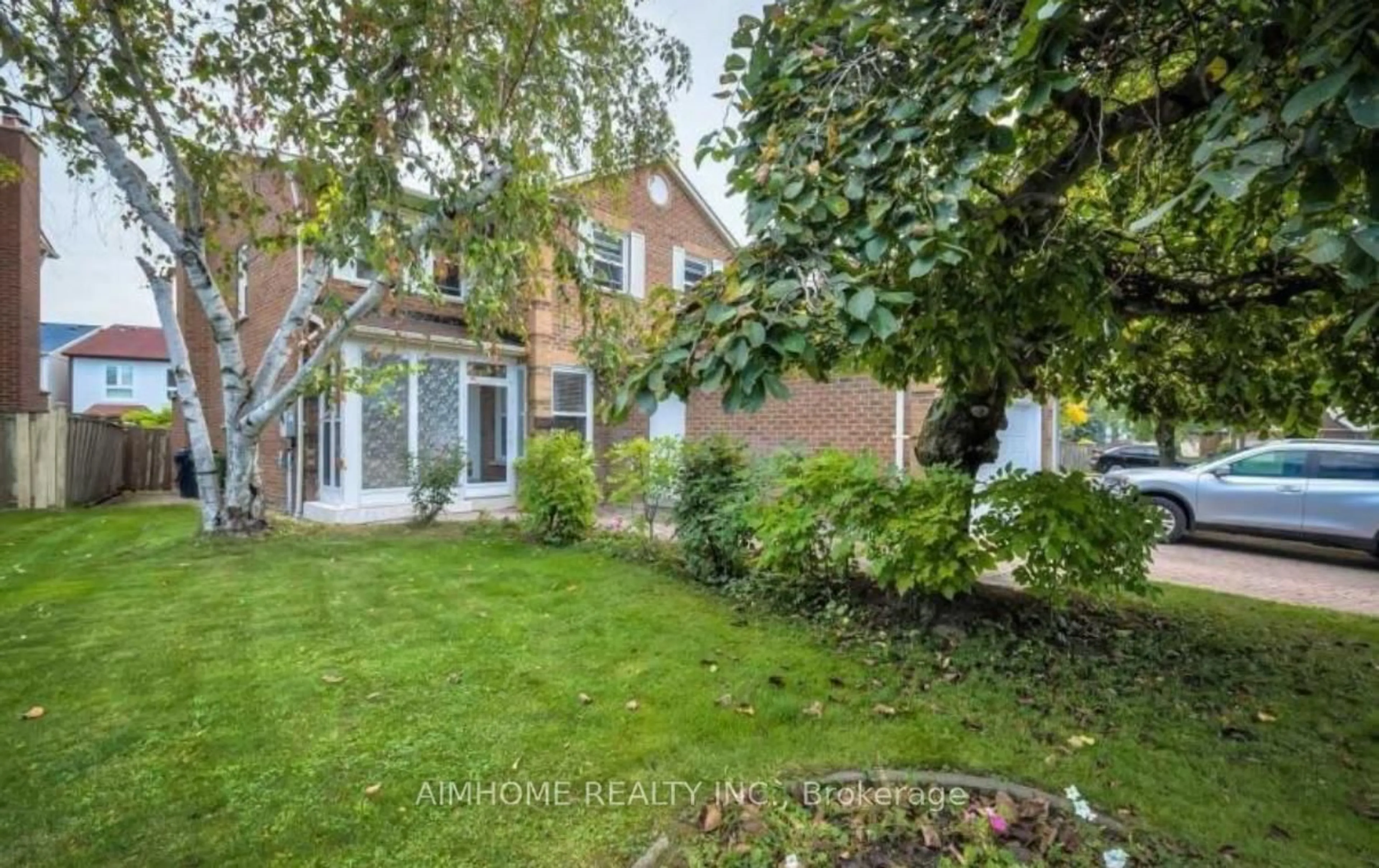 A pic from outside/outdoor area/front of a property/back of a property/a pic from drone, street for 180 Port Royal Tr, Toronto Ontario M1V 2X7