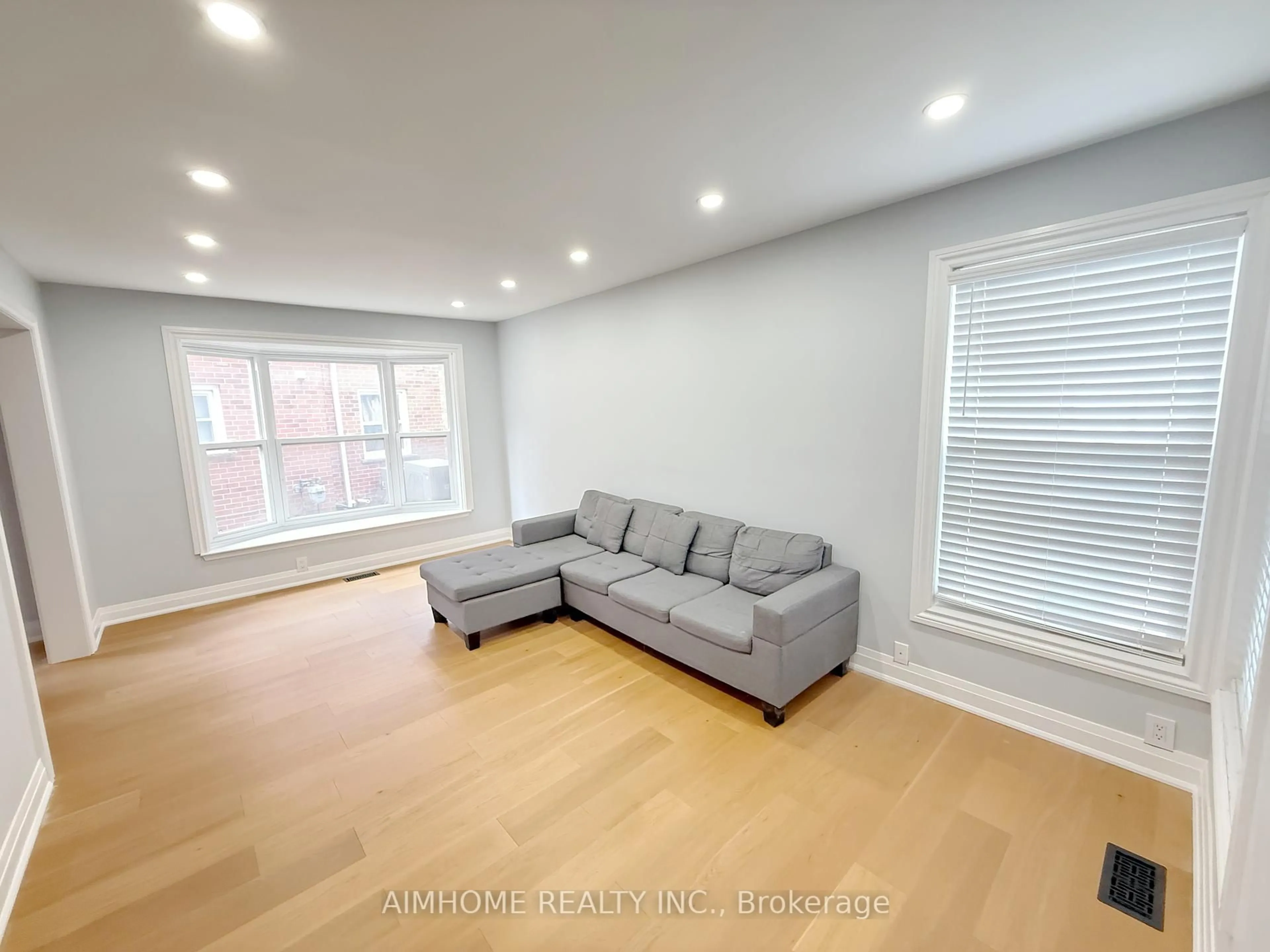 Living room with furniture, unknown for 180 Port Royal Tr, Toronto Ontario M1V 2X7