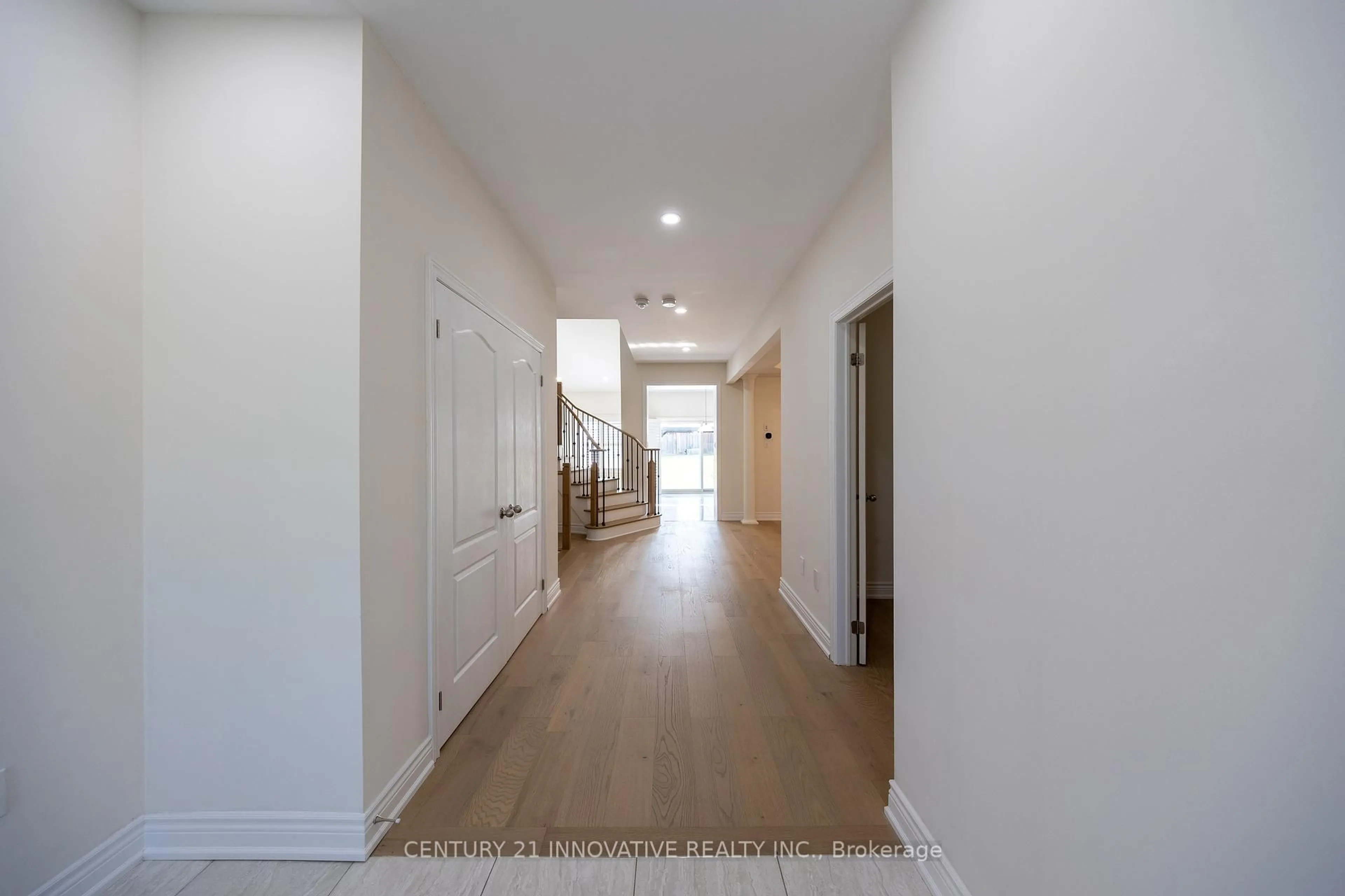 Indoor entryway for 1980 Kurelo Dr, Oshawa Ontario L1K 0W8