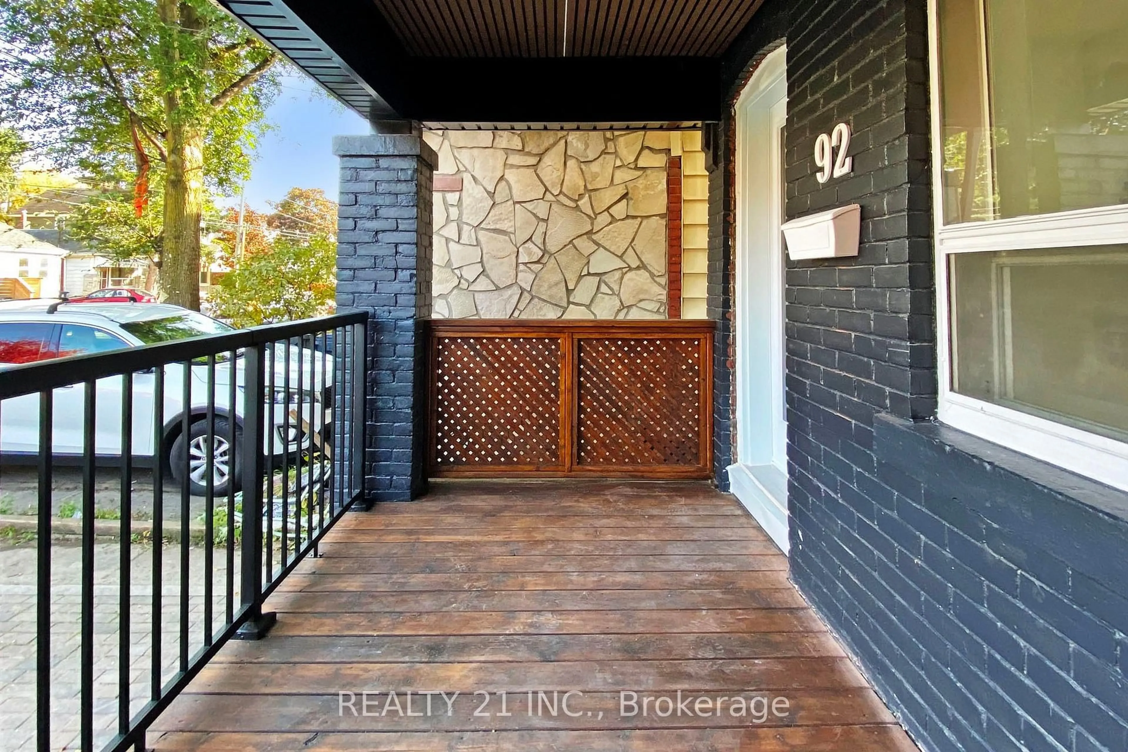 Indoor entryway for 92 King Edward Ave Ave, Toronto Ontario M4C 5J6