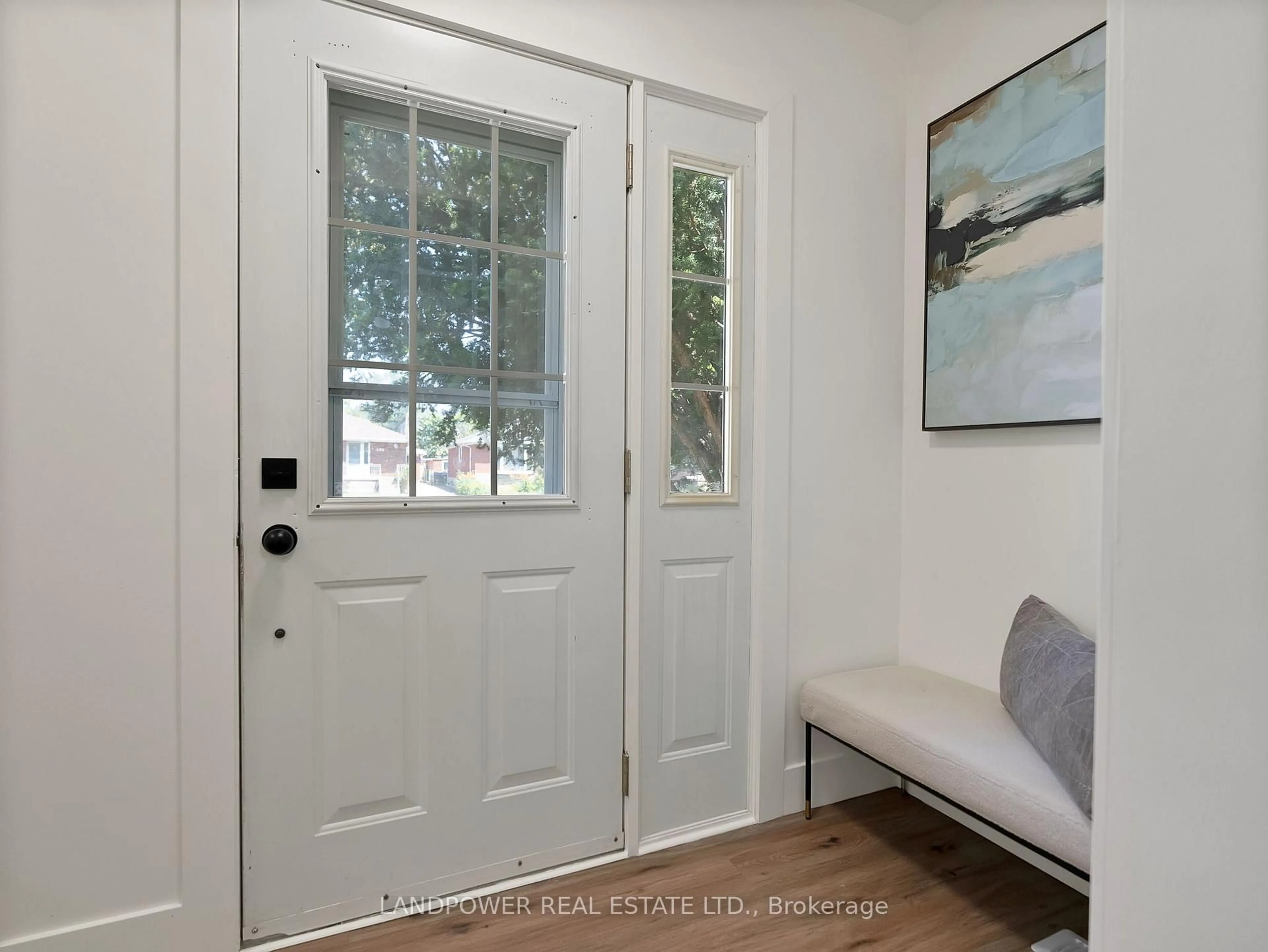 Indoor entryway for 596 Pharmacy Ave, Toronto Ontario M1L 3G9