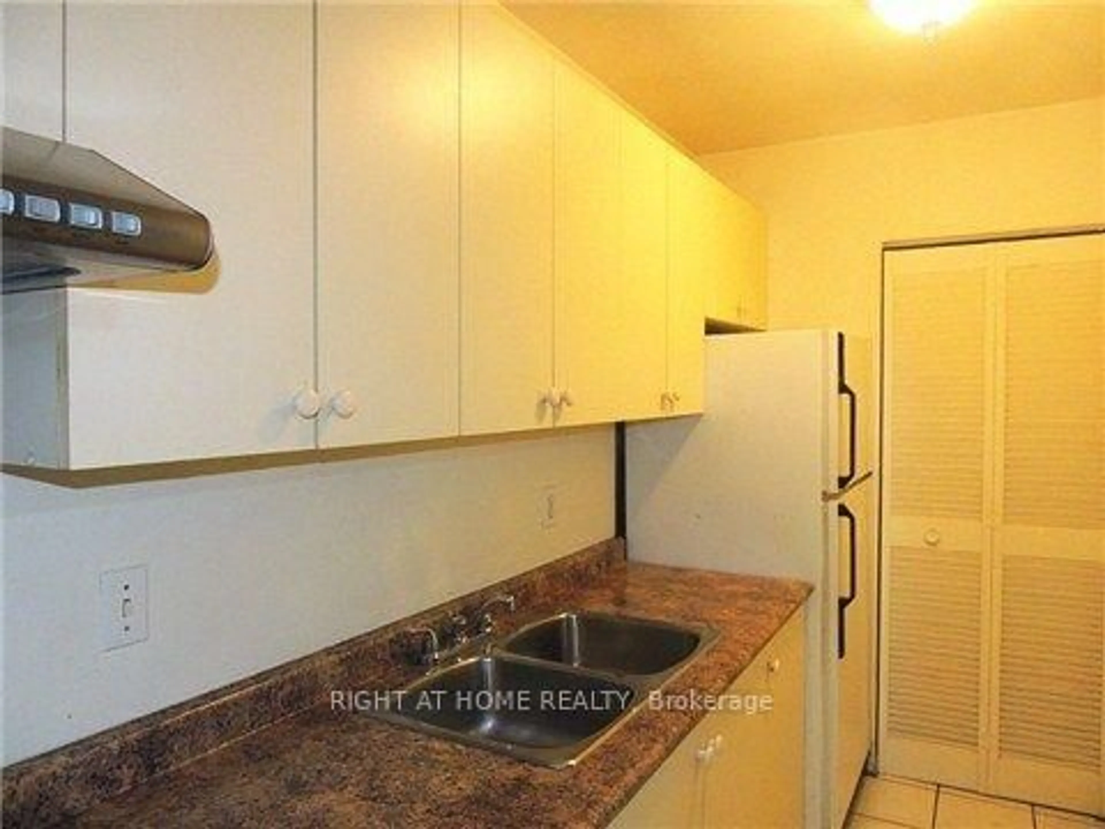Standard kitchen, unknown for 100 Mornelle Crt #1013, Toronto Ontario M1E 4X2
