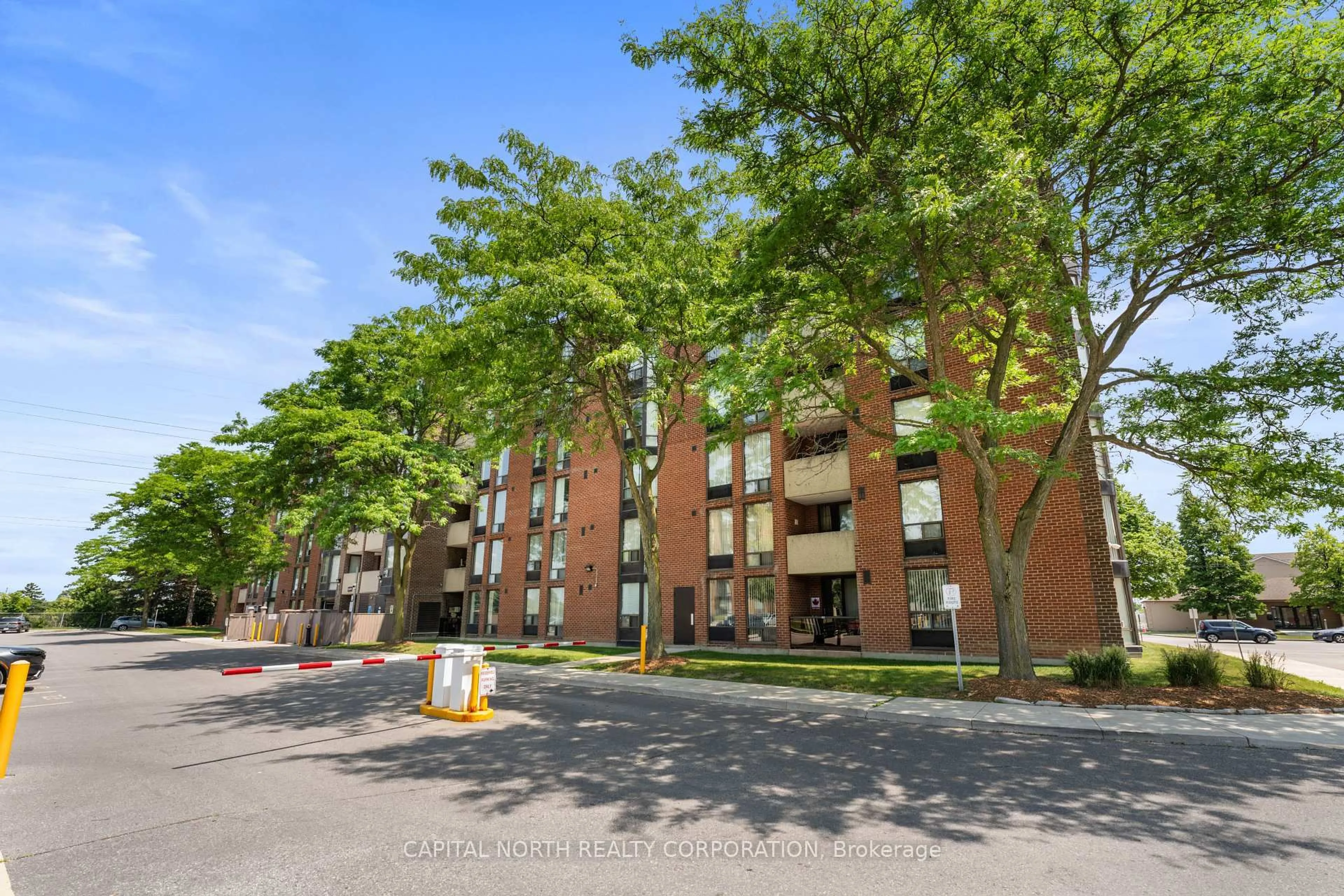 Patio, street for 1540 Pickering Pkwy #402, Pickering Ontario L1V 3V9