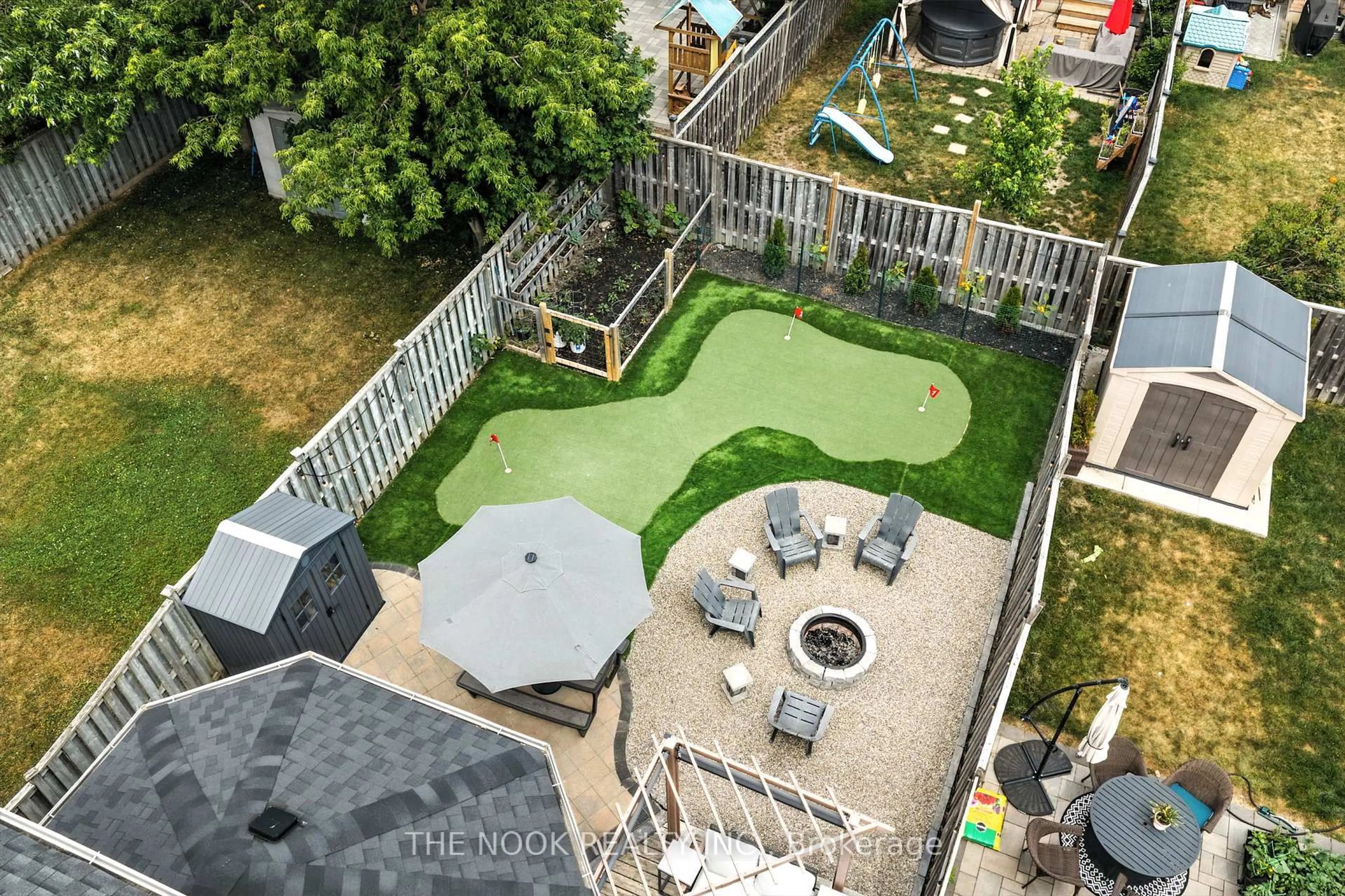 A pic from outside/outdoor area/front of a property/back of a property/a pic from drone, street for 44 Staples Ave, Clarington Ontario L1E 3H3