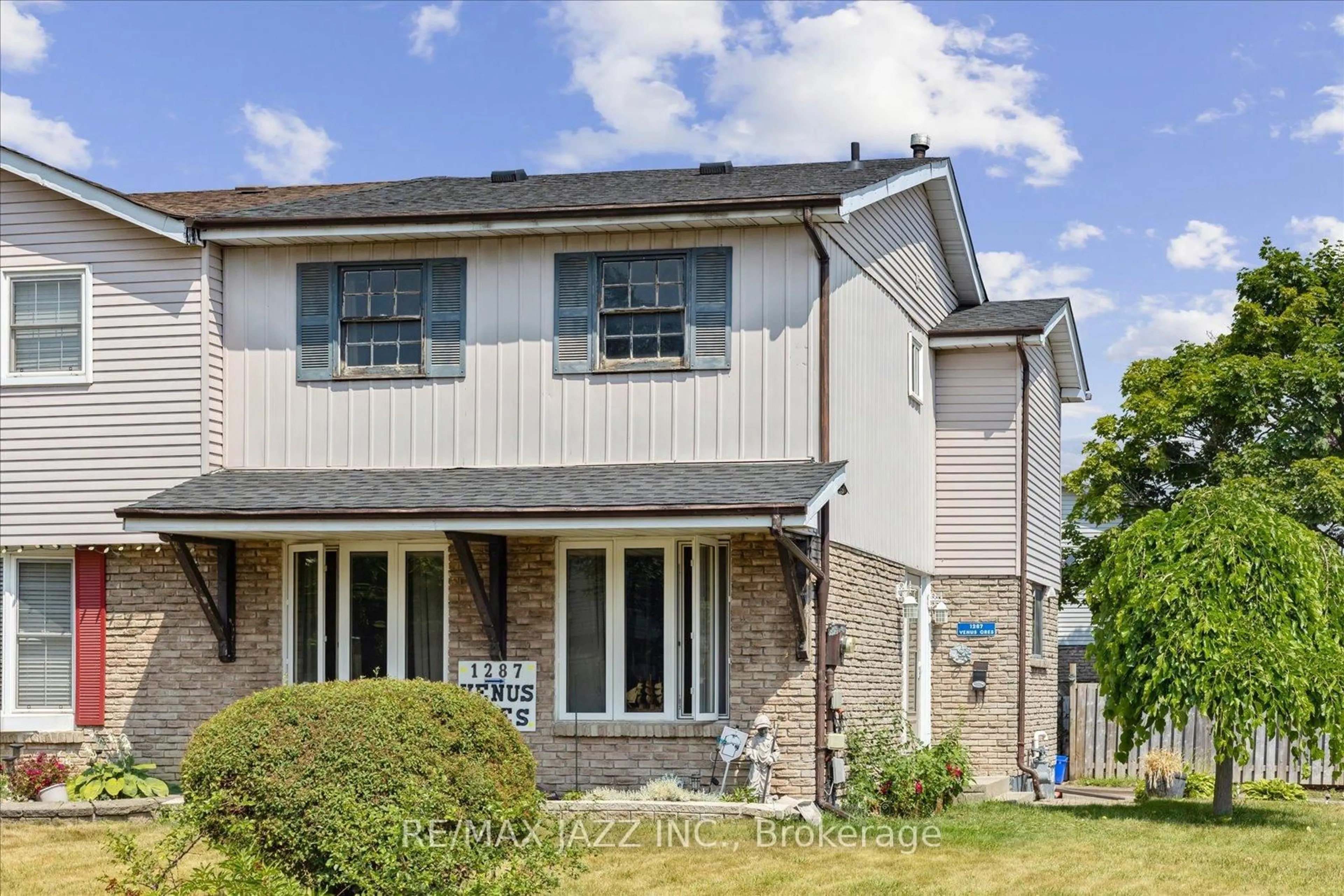 Unknown for 1287 Venus Cres, Oshawa Ontario L1J 6E3