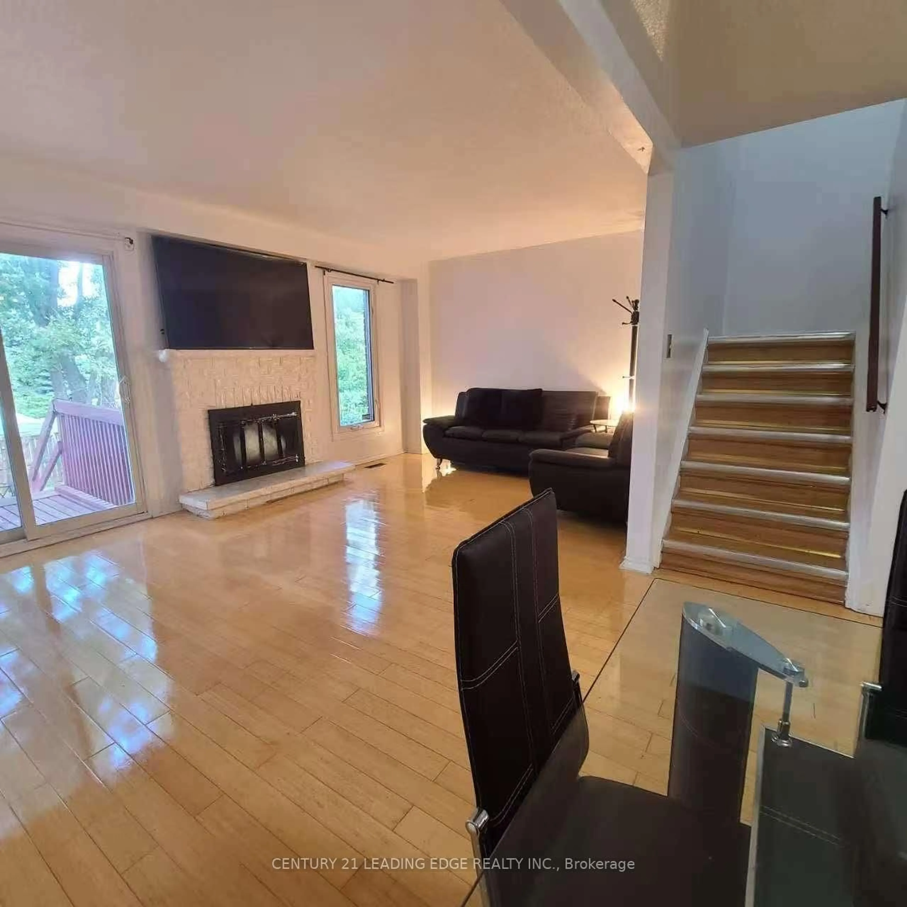 Living room with furniture, unknown for 73 Treetops Crt, Toronto Ontario M1V 2B9