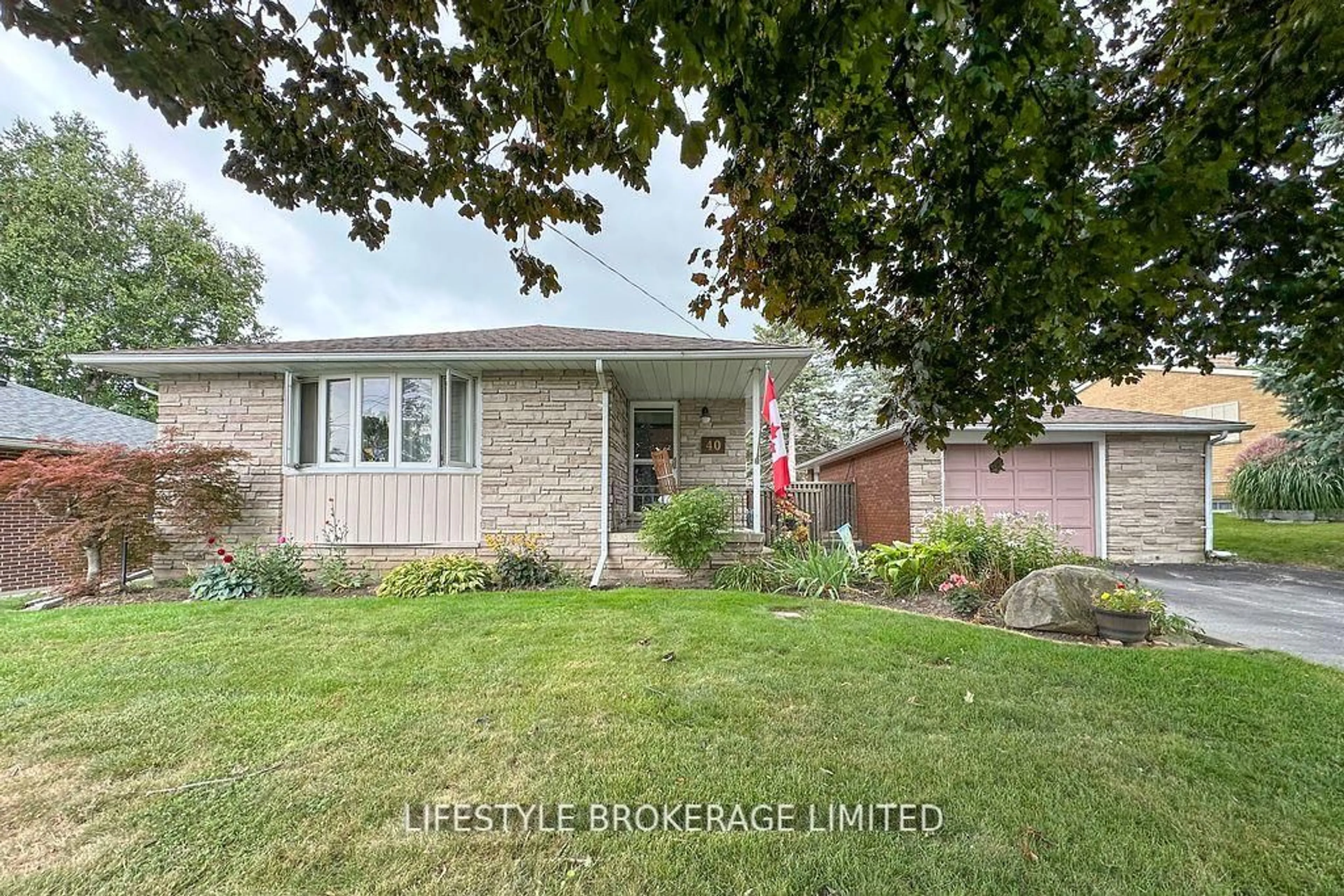 Home with brick exterior material, street for 40 Ash St, Scugog Ontario L9L 1E2