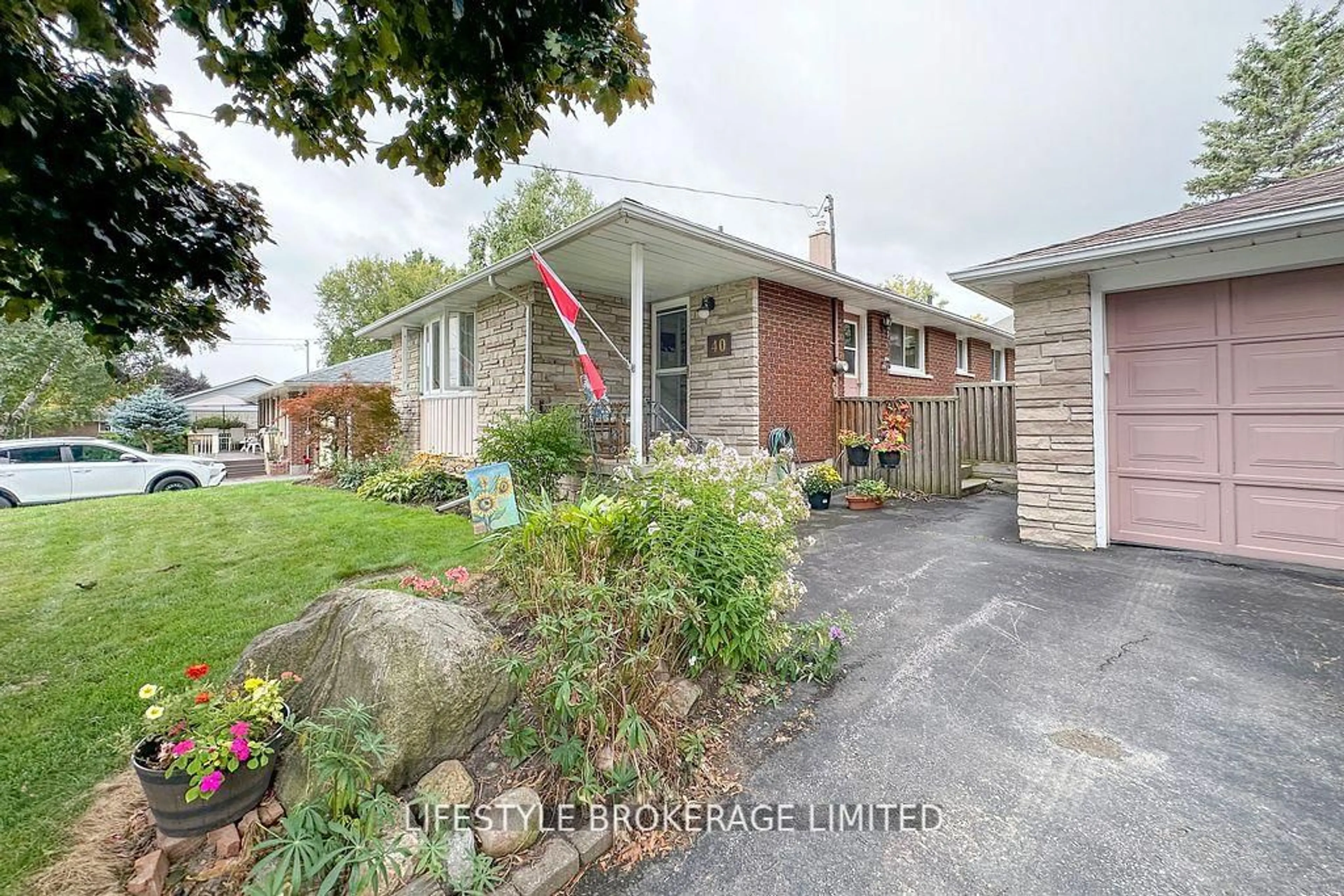 Home with brick exterior material, street for 40 Ash St, Scugog Ontario L9L 1E2