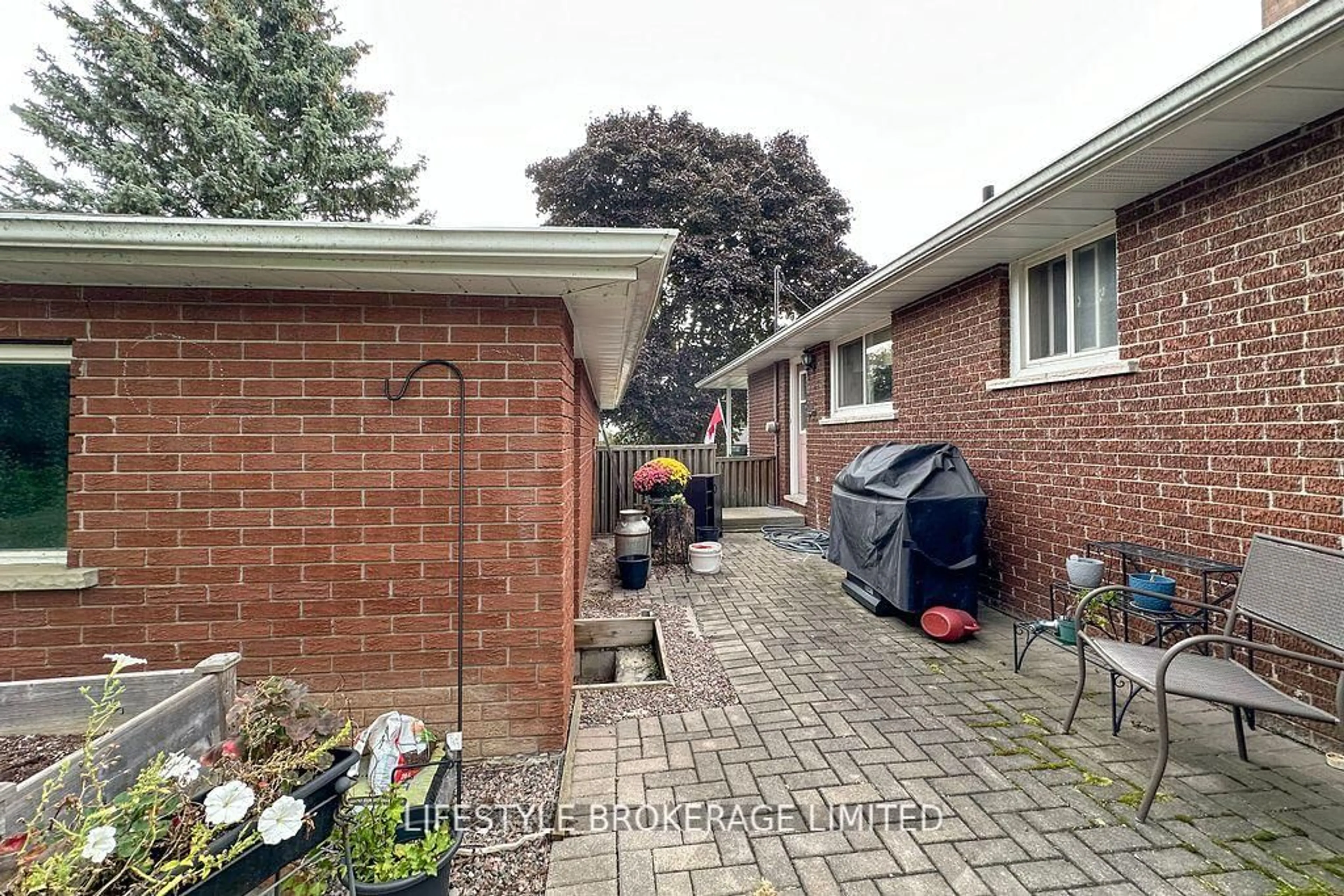 Home with brick exterior material, street for 40 Ash St, Scugog Ontario L9L 1E2