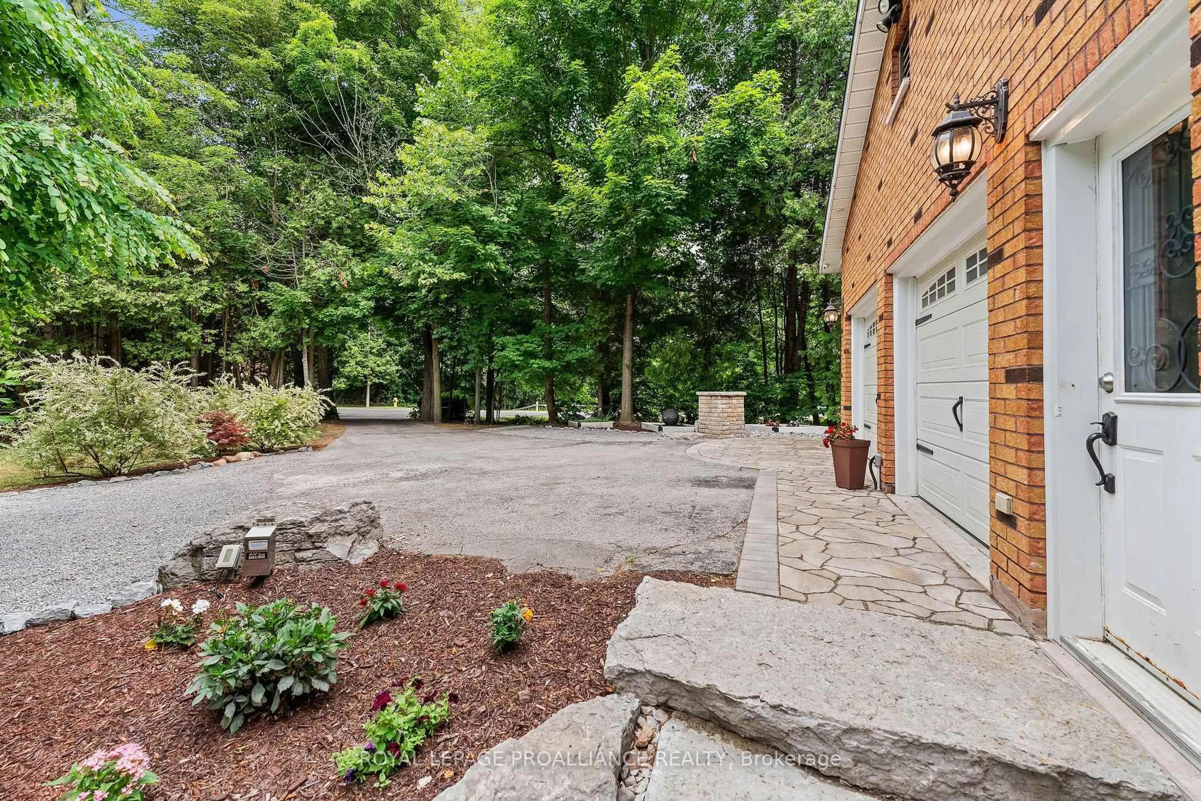 Patio, street for 11 Pamela Crt, Clarington Ontario L1C 4N6