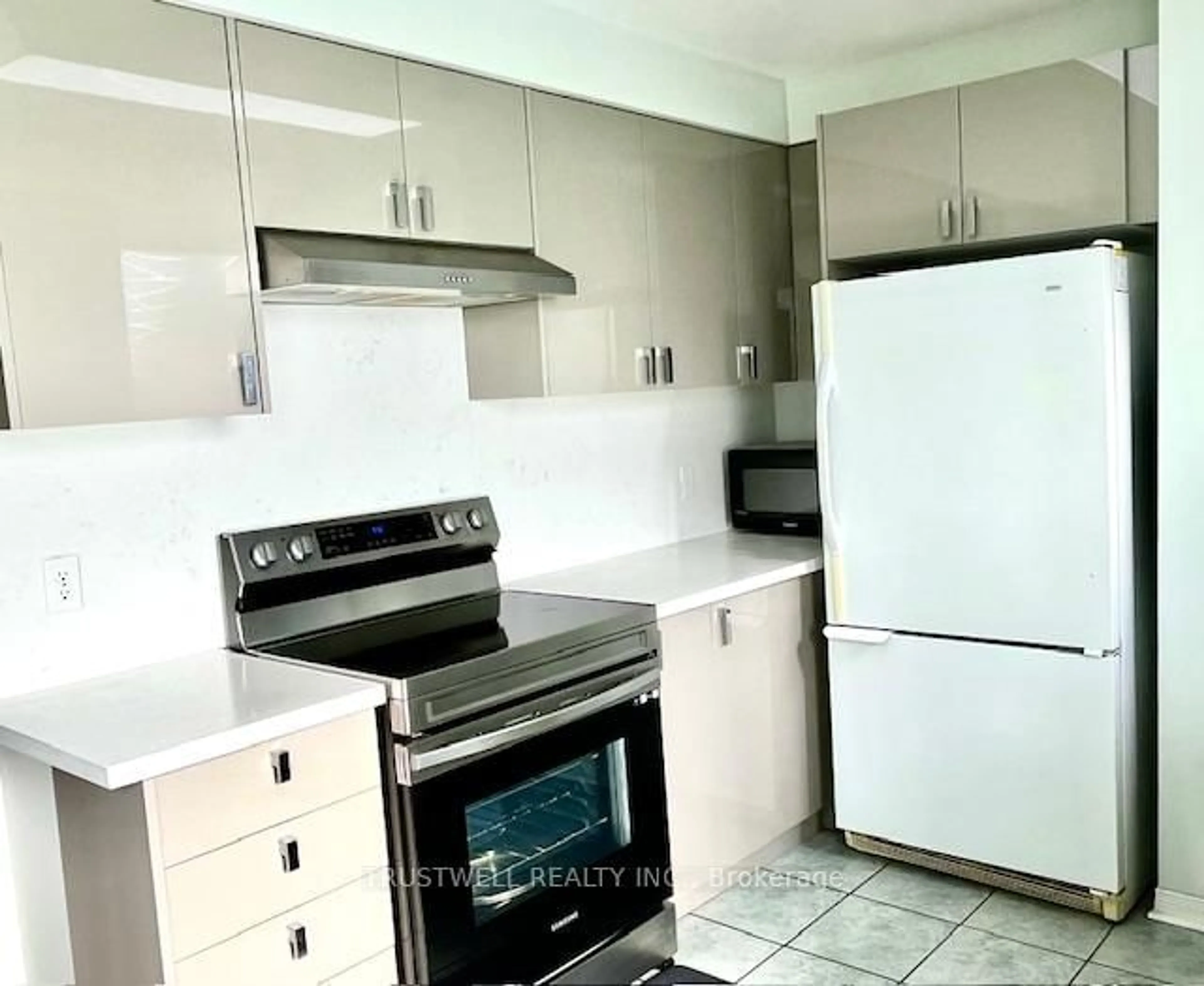 Standard kitchen, ceramic/tile floor for 28 Rosebank Dr #1502, Toronto Ontario M1B 5Z1